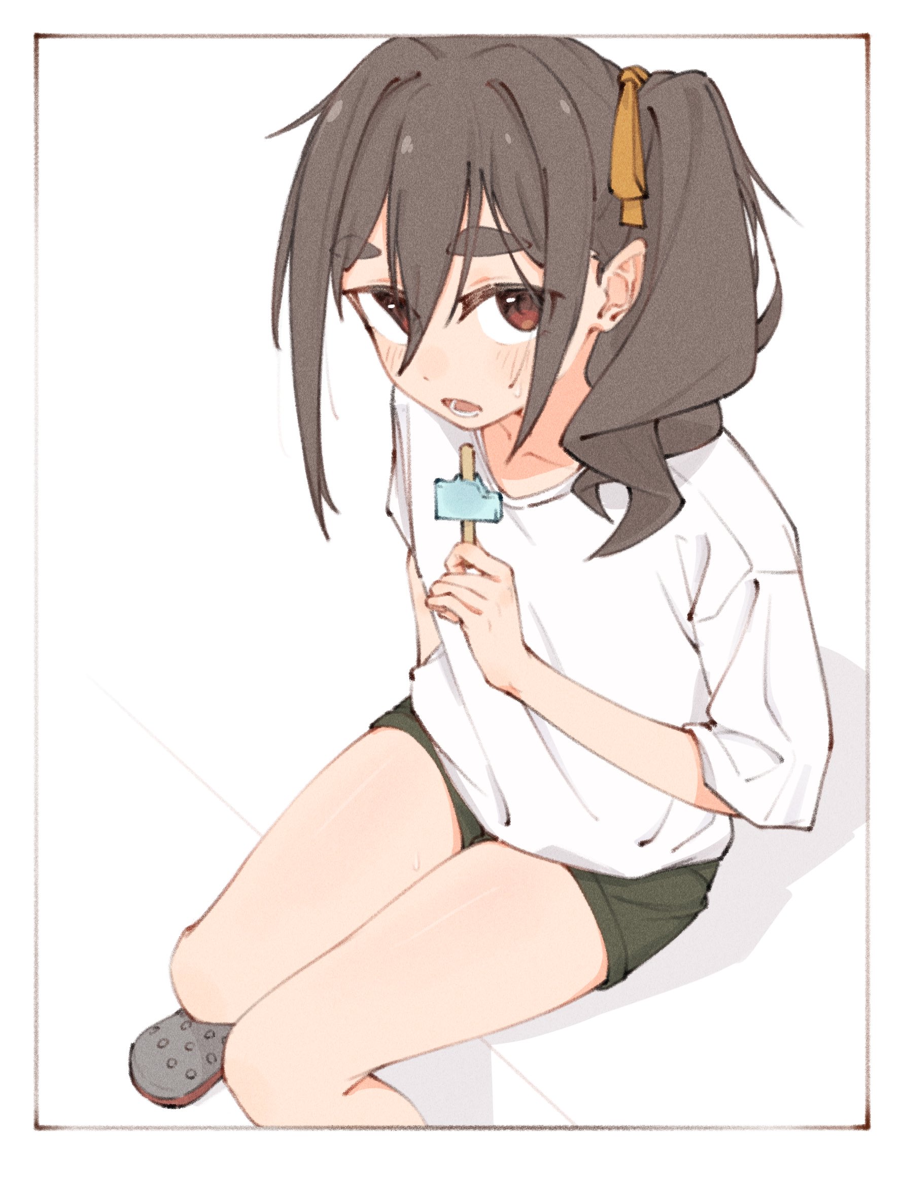 nasuna (hotjiji 0371), kiriyama an, mono (afro), commentary, highres, 1girl, brown eyes, brown hair, collarbone, crocs, dot nose, food, foot out of frame, from above, green shorts, grey shoes, hair between eyes, hair ribbon, hand up, holding, holding food, holding popsicle, inset border, light blush, looking at viewer, lower teeth only, medium hair, open mouth, orange ribbon, popsicle, ribbon, shirt, shoes, short sleeves, shorts, side ponytail, sidelocks, simple background, sitting, solo, t-shirt, teeth, thick eyebrows, thighs, white background, white shirt