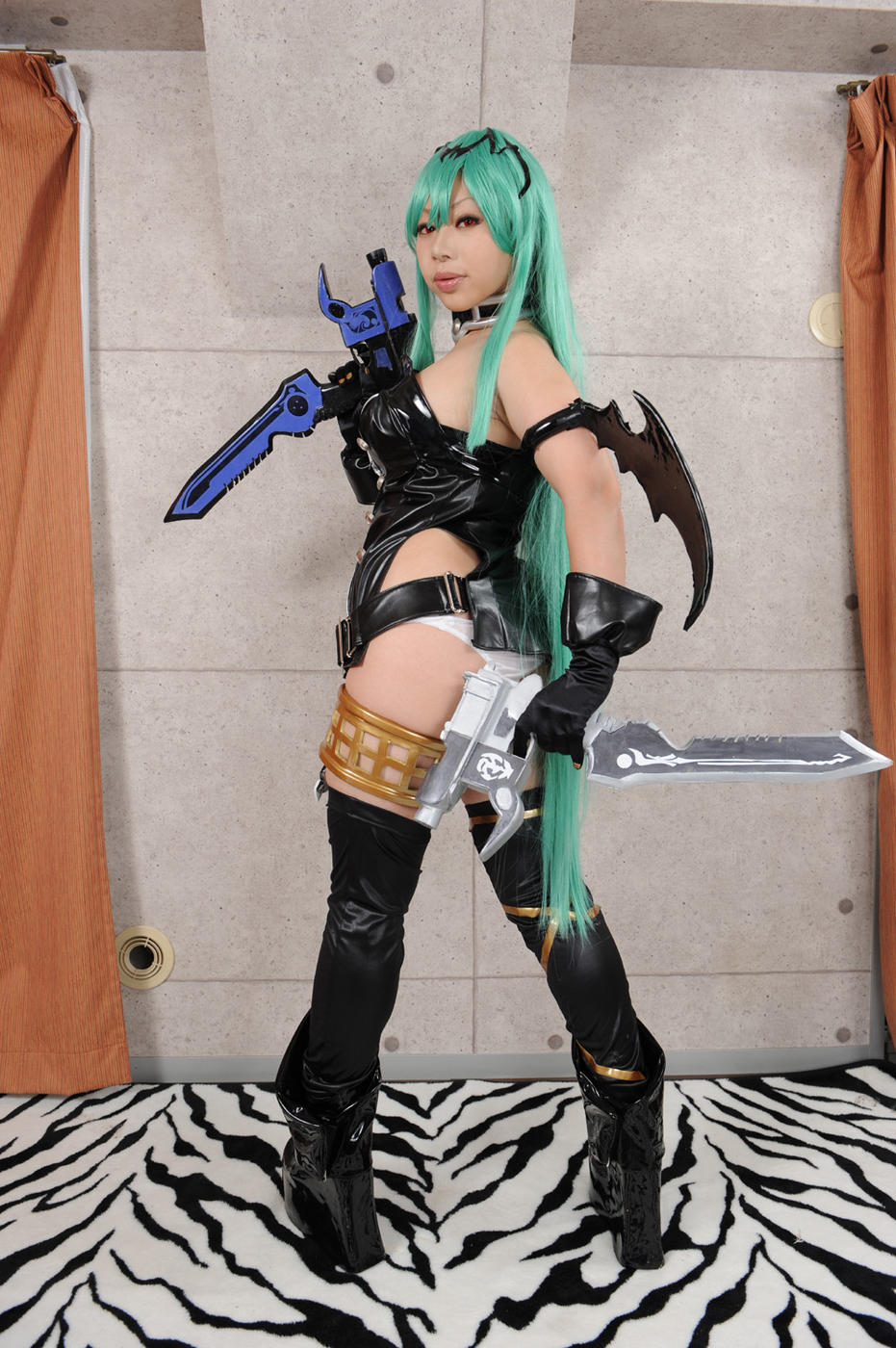 nonone karin, alice (queen's gate), queen's blade, queen's gate, cosplay photo, highres, photo (medium), 1girl, alice (queen's gate) (cosplay), alternate color, asian, breasts, choker, cosplay, dual wielding, female focus, gloves, green hair, gun, handgun, high heels, holding, indoors, knife, long hair, looking back, panties, pistol, red eyes, shoes, solo, tail, thighhighs, underwear, weapon