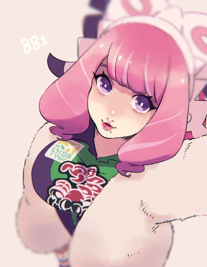 klara (pokemon), nintendo, pokemon, pokemon swsh, 1girl, arm up, bow, breasts, collared shirt, drill hair, drill sidelocks, eyeshadow, flipped hair, fur jacket, gugu wk, hair bow, hairband, jacket, makeup, medium breasts, mole, mole under mouth, pink eyeshadow, pink hair, pink lips, print shirt, purple eyes, shirt, short hair, sidelocks, smile, solo, two-tone shirt, upper body, white bow, white hairband