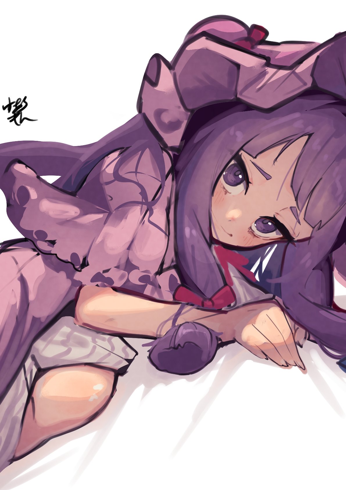 suarokin, patchouli knowledge, touhou, commentary request, highres, 1girl, bed sheet, blush, closed mouth, dress, hair ribbon, hat, long hair, looking at viewer, lying, mob cap, on side, pink robe, purple eyes, purple hair, ribbon, robe, signature, smile, solo, white background, white dress