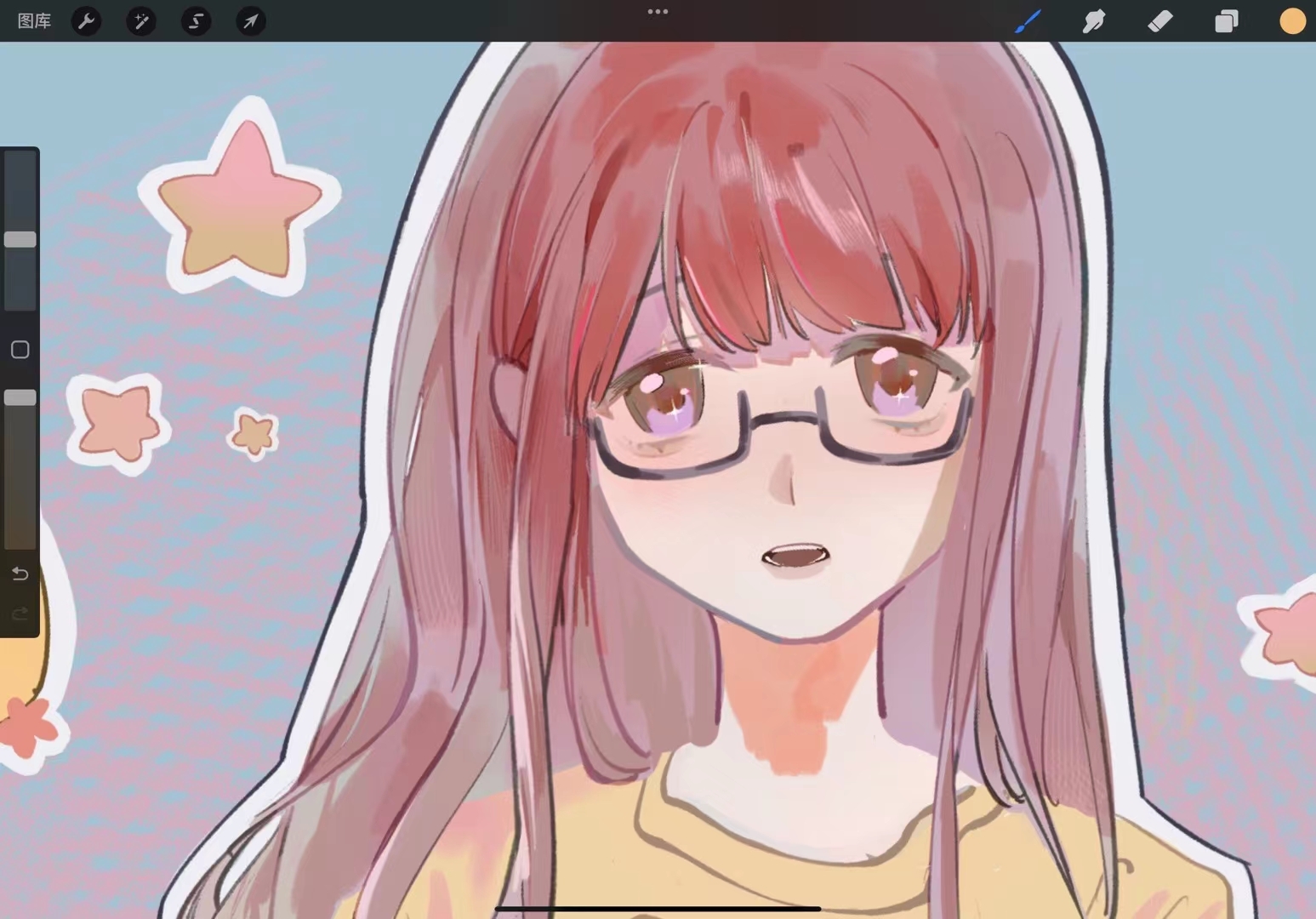 nikki (nikki), nikki (series), chinese commentary, commentary request, procreate (medium), 1girl, art program in frame, black-framed eyewear, blue background, blunt bangs, brown eyes, expressionless, glasses, lips, long hair, long sidelocks, open mouth, outline, pink background, pink hair, pink lips, procreate (software), shirt, sidelocks, sjxyw, solo, star (symbol), straight-on, tareme, teeth, two-tone background, upper body, very long hair, wavy hair, white outline, yellow shirt