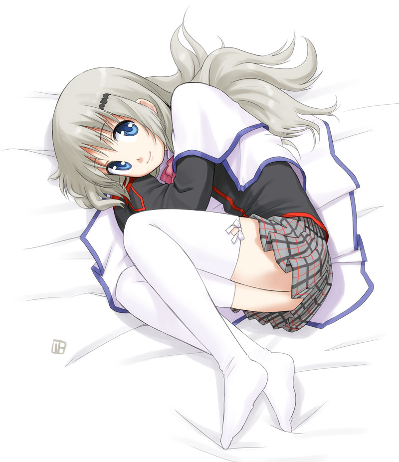 nagian, noumi kudryavka, little busters!, bad id, bad pixiv id, 1girl, black jacket, feet, female focus, fetal position, full body, grey hair, hair ornament, jacket, light smile, long hair, long sleeves, looking at viewer, lying, miniskirt, on bed, on side, pleated skirt, skirt, smile, solo, thighhighs, white thighhighs, zettai ryouiki