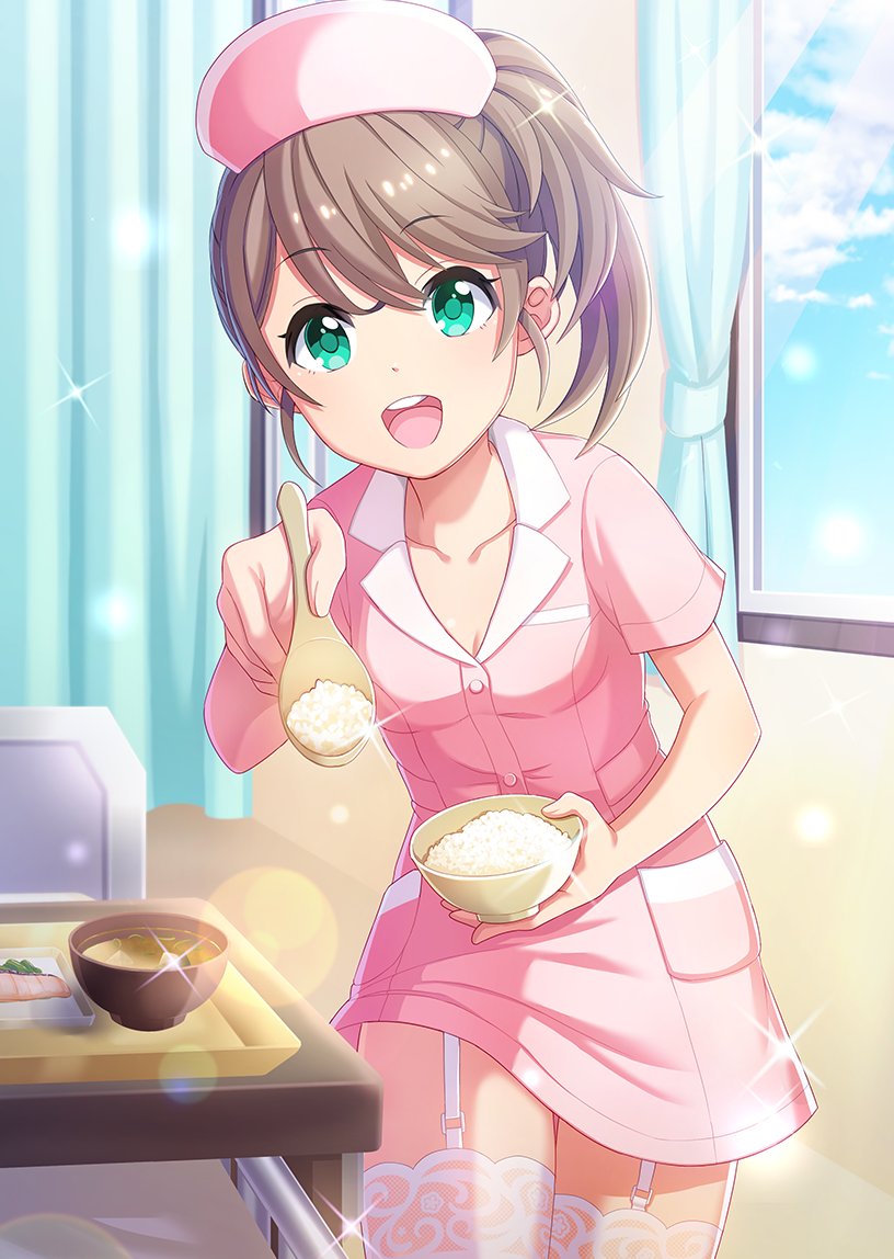 hiyo (project tokyo dolls), project tokyo dolls, commentary request, official art, second-party source, 1girl, bed, bed tray table, blue sky, bowl, breasts, brown hair, buttons, cleavage, cloud, collarbone, day, dot nose, dress, garter straps, green eyes, hat, high side ponytail, holding, holding bowl, holding spoon, incoming food, indoors, infirmary, lace, lace thighhighs, lens flare, looking at viewer, nurse, nurse cap, open mouth, pink dress, pink hat, ponytail, rice, short ponytail, short sleeves, sky, small breasts, solo, sparkle, spoon, sunlight, teeth, thighhighs, tray, upper teeth only, white garter straps, white thighhighs, window