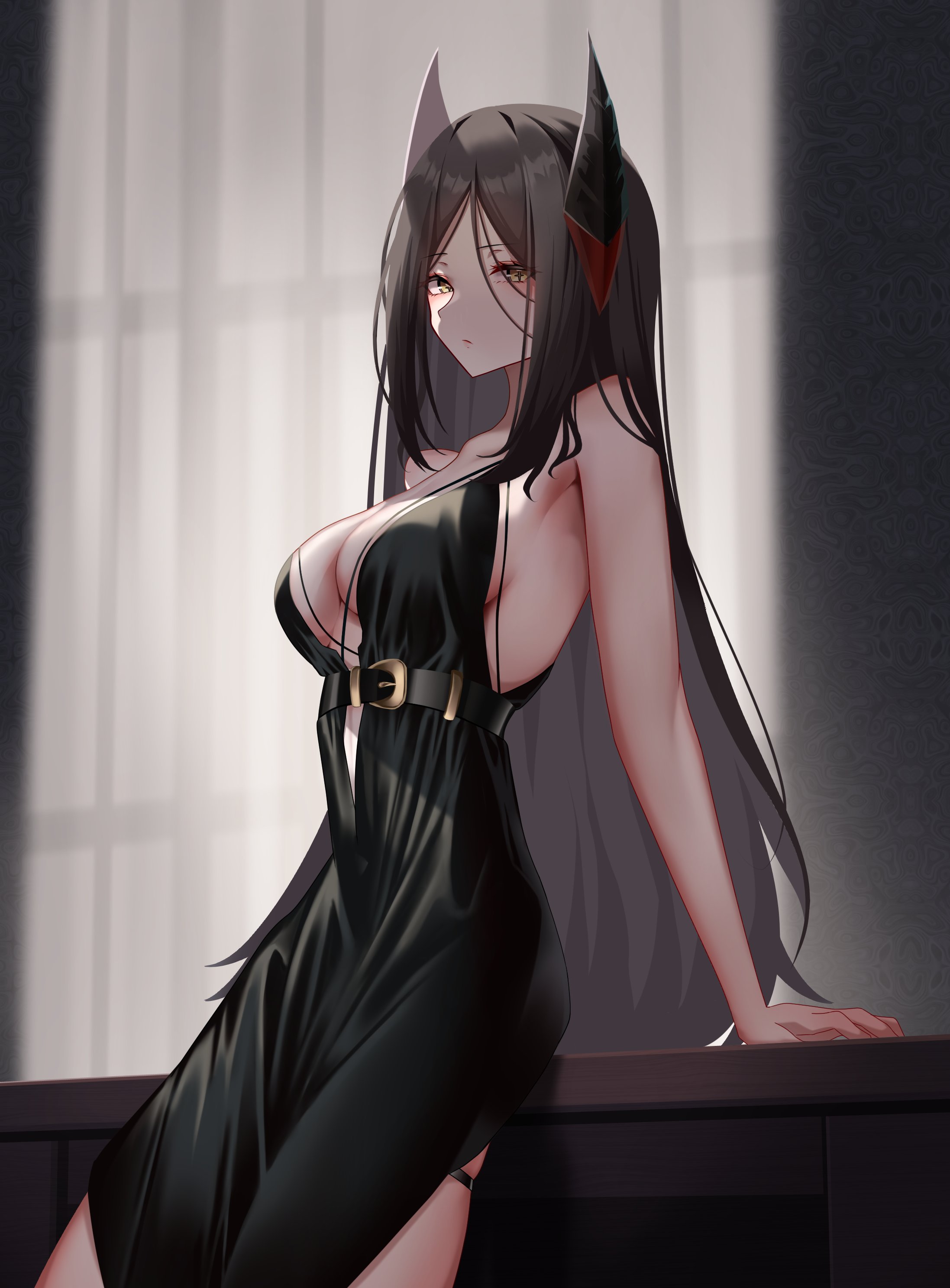 sonna watashi, ines (arknights), arknights, absurdres, highres, 1girl, alternate costume, bare arms, bare shoulders, belt, belt buckle, black belt, black dress, black hair, breasts, buckle, cleavage, closed mouth, desk, dress, evening gown, eyelashes, hand on table, horns, indoors, long dress, long hair, looking at viewer, medium breasts, multicolored horns, no bra, parted bangs, plunging neckline, revealing clothes, side slit, sideboob, skindentation, sleeveless, sleeveless dress, slit pupils, solo, table, thigh strap, two-tone horns, very long hair, yellow eyes