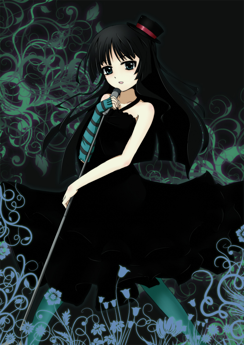 dedeyong, akiyama mio, don't say "lazy", k-on!, striped, bad id, bad pixiv id, 00s, 1girl, black hair, blue pantyhose, blunt bangs, facepaint, female focus, gothic lolita, hat, hime cut, lolita fashion, long hair, microphone, microphone stand, mini hat, mini top hat, pantyhose, solo, top hat