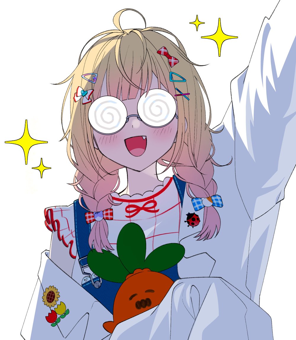momosuzu nene, momosuzu nene (7th costume), nekko (momosuzu nene), hololive, commentary, hashtag-only commentary, symbol-only commentary, 1girl, ahoge, arm up, blonde hair, blue overalls, blush, bow, braid, center-flap bangs, coat, coke-bottle glasses, fang, fangs, frilled shirt, frills, glasses, gradient hair, hair bow, hair ornament, hairclip, happy, holding, lab coat, looking at viewer, low twin braids, multicolored hair, open mouth, overalls, pink hair, plaid clothes, plaid shirt, shirt, single off shoulder, smile, sparkle, twin braids, upper body, uuoftn, virtual youtuber, white background, white coat, white shirt