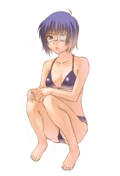 sen (sansui), ryomou shimei, ikkitousen, bad id, bad pixiv id, 00s, 1girl, barefoot, bikini, black hair, blue hair, eyepatch, feet, female focus, lips, mole, short hair, solo, squatting, swimsuit