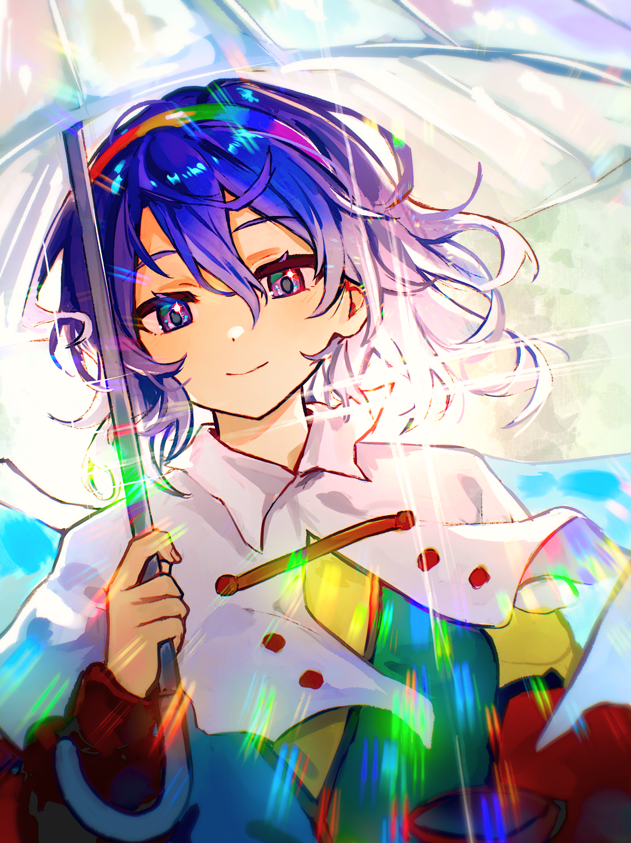 maisuiren, tenkyuu chimata, touhou, absurdres, chinese commentary, commentary, highres, 1girl, blue hair, breasts, capelet, closed mouth, collared capelet, dress, gradient eyes, hair between eyes, hairband, holding, holding umbrella, long sleeves, looking at viewer, multicolored dress, multicolored eyes, multicolored hair, multicolored hairband, patchwork clothes, purple hair, rain, rainbow gradient, rainbow refraction, short hair, small breasts, smile, solo, umbrella, upper body, white capelet, white umbrella