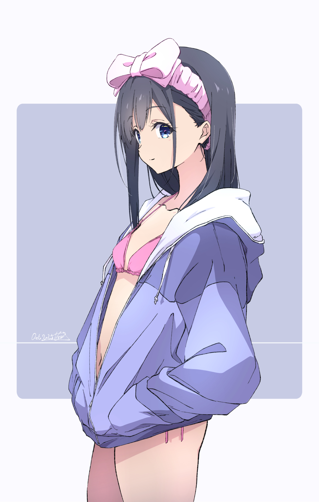 nii manabu, monai-chan (nii manabu), original, commentary request, highres, 1girl, bikini, black hair, blue background, blue eyes, blue jacket, closed mouth, collarbone, dated, flat chest, grey background, hairband, hands in pockets, hood, hooded jacket, jacket, long hair, looking at viewer, pink bikini, pink hairband, side-tie bikini bottom, signature, smile, solo, standing, swimsuit, thighs, two-tone background