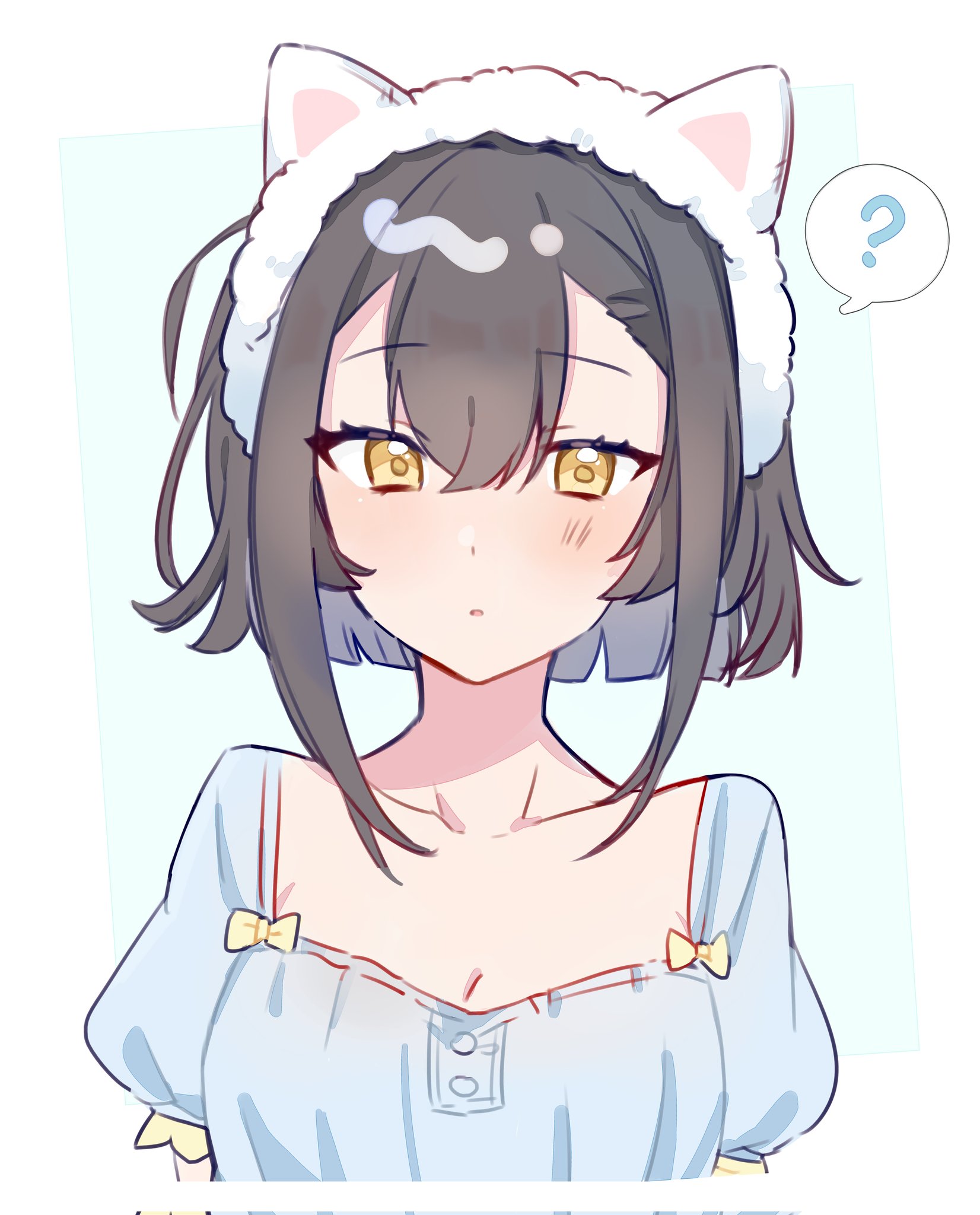 amber (stella sora), stella sora, commentary, corrupted twitter file, highres, symbol-only commentary, 1girl, ?, black hair, blue background, blue shirt, blush, border, breasts, cleavage, collarbone, egao huanying, looking at viewer, medium breasts, official alternate costume, outside border, parted lips, puffy short sleeves, puffy sleeves, shirt, short hair, short sleeves, sidelocks, simple background, solo, speech bubble, spoken question mark, upper body, white border, yellow eyes
