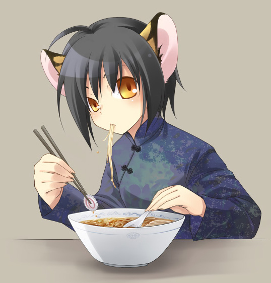 allegretto (pixiv), hato nanawa, bad id, bad pixiv id, 1girl, ahoge, animal ears, bowl, changpao, chinese clothes, chopsticks, eating, female focus, food, food in mouth, holding, holding spoon, kamaboko, narutomaki, noodles, ramen, solo, soup, spoon, tiger ears, yellow eyes