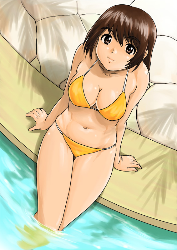 shu-z, ayase fuuka, yotsubato!, 1girl, arm support, bikini, bob cut, breasts, brown eyes, brown hair, cleavage, female focus, from above, large breasts, looking at viewer, looking up, navel, pool, poolside, shiny skin, short hair, sitting, smile, soaking feet, solo, swimsuit, thick eyebrows, thigh gap, tree shade, water