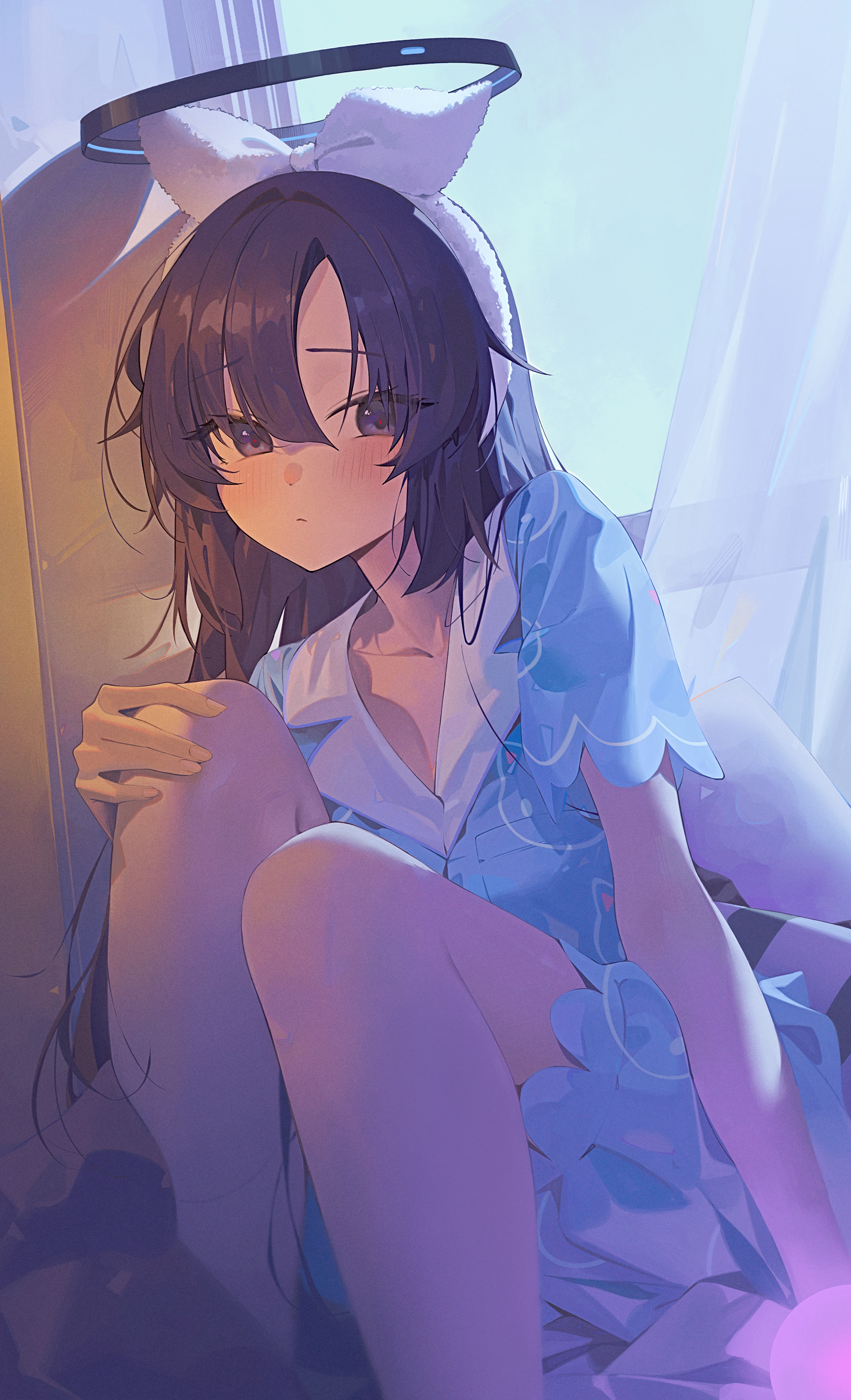 lan001, yuuka (blue archive), yuuka (pajamas) (blue archive), blue archive, absurdres, highres, 1girl, animal print, black halo, blue pajamas, blue shirt, blue shorts, blush, bow hairband, cat print, hairband, halo, mechanical halo, official alternate costume, pajamas, purple eyes, shirt, short sleeves, shorts, solo, white hairband