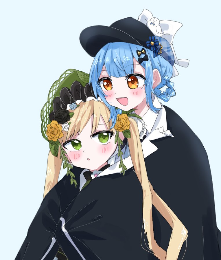 tachibana sherry, tono hanna, mahou shoujo no majo saiban, commentary request, 2girls, :d, black capelet, black hat, blonde hair, blue hair, bonnet, braid, braided hair rings, capelet, deerstalker, flower, green bonnet, green eyes, hair flower, hair ornament, hair rings, hat, hug, hug from behind, long hair, looking at another, looking back, multiple girls, open mouth, rose, short hair, simple background, smile, twintails, yellow eyes, yellow flower, yellow rose, yoichi 0