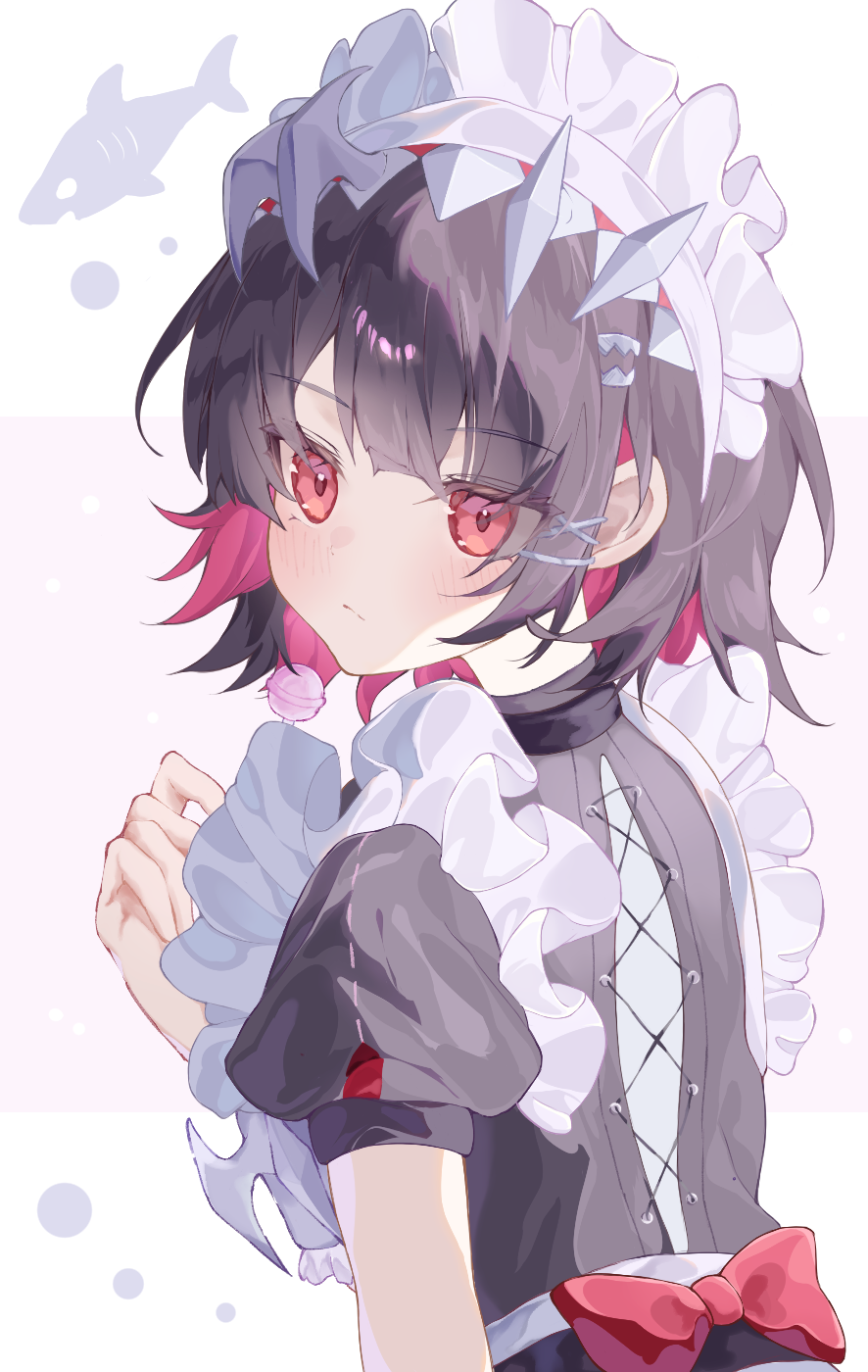 urachi, ellen joe, zenless zone zero, commentary request, highres, 1girl, animal print, black hair, blush, bow, candy, closed mouth, colored inner hair, fish print, food, frilled wristband, from side, hairband, holding, holding candy, holding food, holding lollipop, lollipop, looking back, looking to the side, maid, maid headdress, metal hairband, multicolored hair, razor blade hair ornament, red bow, red eyes, shark girl, short hair, solo, spiked headband, upper body, white background
