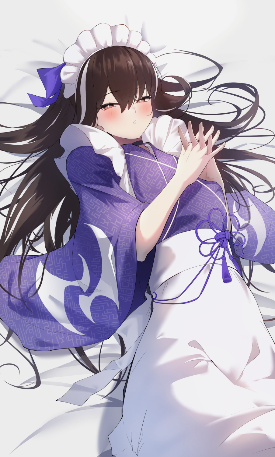 umi endu, kawakami gensai (fate), kawakami gensai (second ascension) (fate), fate/grand order, fate (series), highres, 1girl, apron, black hair, blue kimono, blush, bow, breasts, brown eyes, hair bow, japanese clothes, kimono, long hair, long sleeves, looking at viewer, lying, maid headdress, medium breasts, multicolored hair, on back, sidelocks, solo, streaked hair, white apron, white hair, wide sleeves