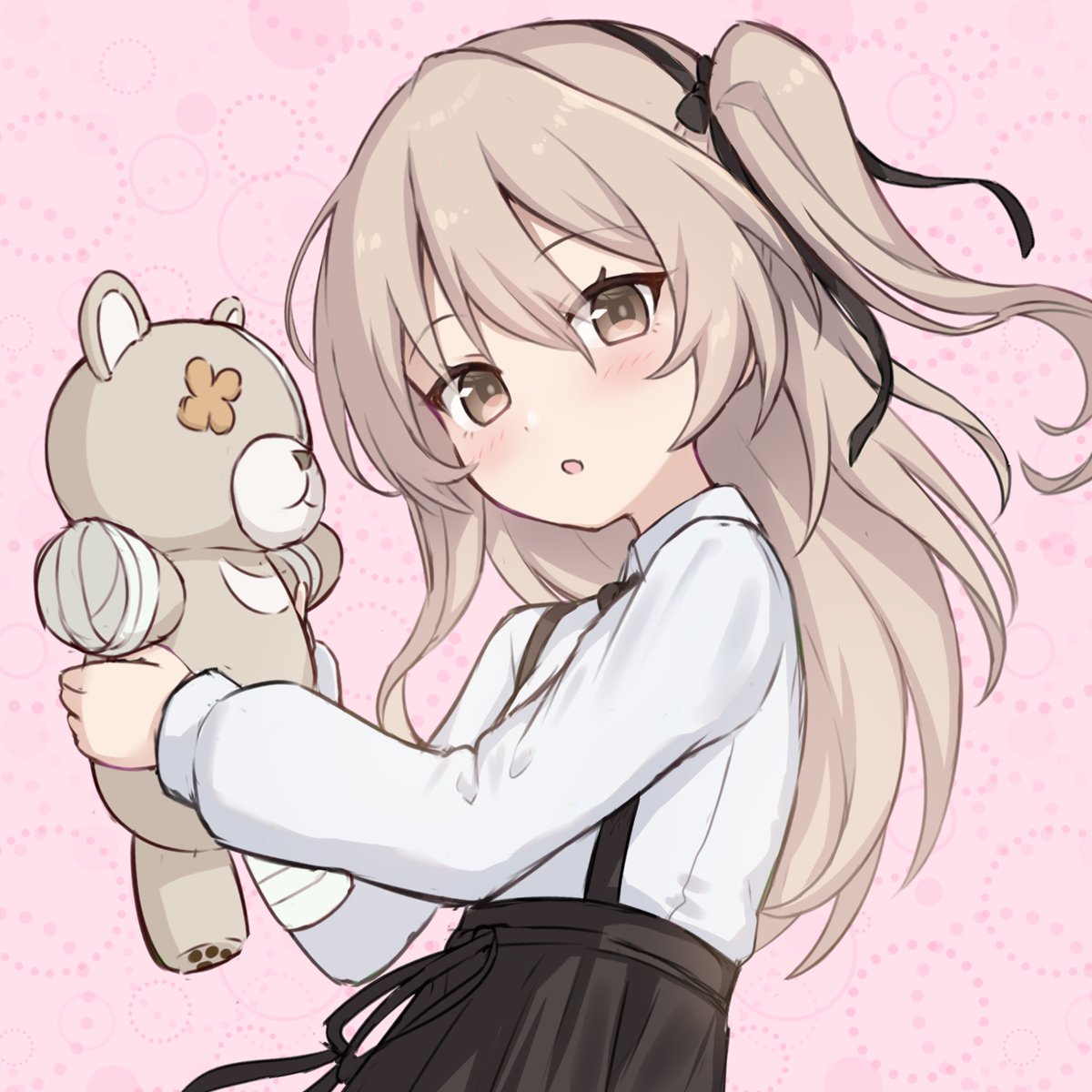 shuuichi (gothics), boko (girls und panzer), shimada arisu, girls und panzer, commentary request, highres, 1girl, :o, black bow, black bowtie, black skirt, bow, bowtie, brown eyes, brown hair, collared shirt, hair bow, holding, holding stuffed toy, long hair, long sleeves, looking at viewer, open mouth, pink background, shirt, side ponytail, skirt, solo, stuffed animal, stuffed toy, suspender skirt, suspenders, teddy bear, upper body, white shirt