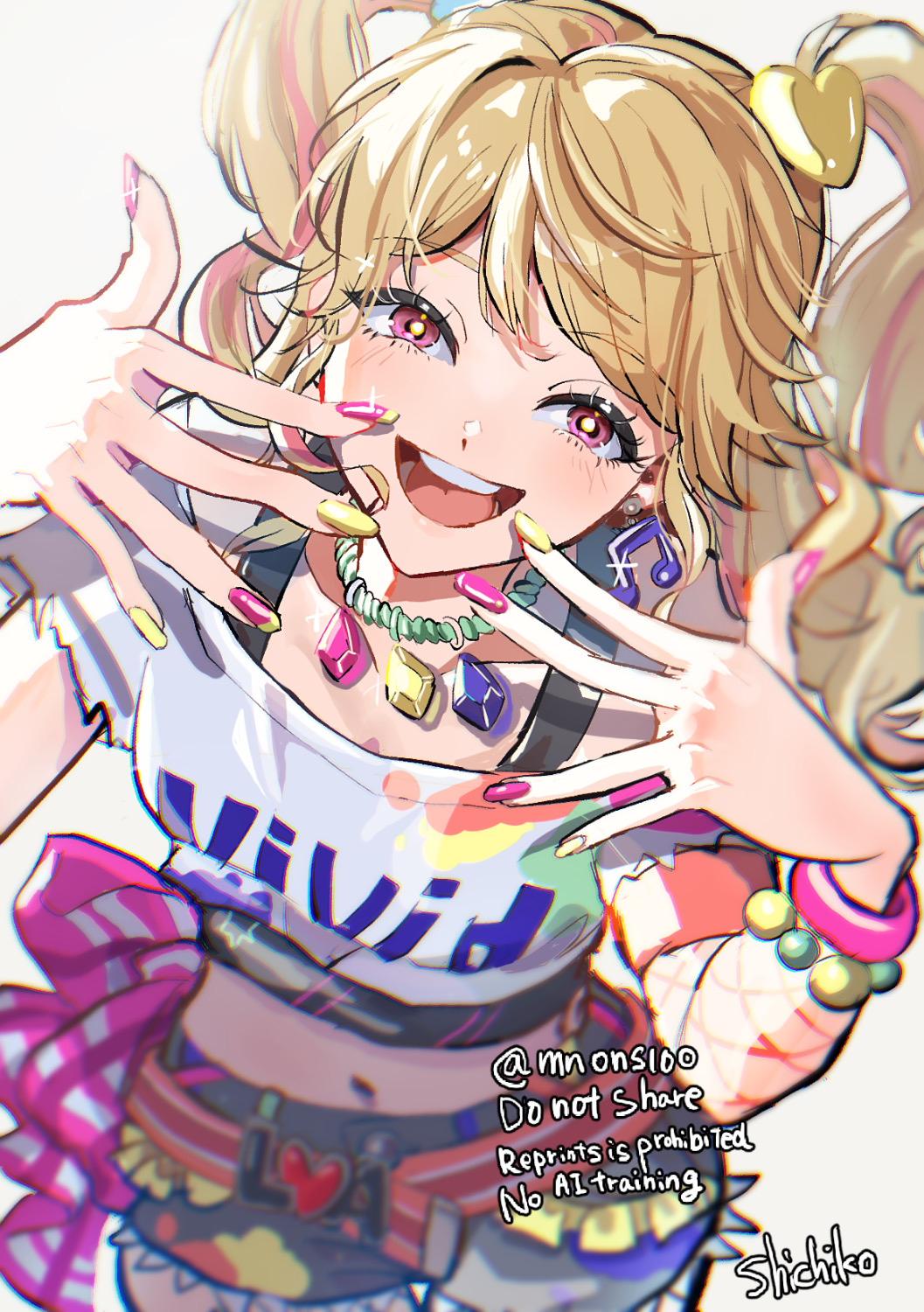 shichiko (kerori), natsuki mikuru, aikatsu!, aikatsu! (series), commentary request, highres, 1girl, :d, black shorts, blonde hair, bracelet, breasts, clothes writing, cowboy shot, earrings, hands up, jewelry, long hair, looking at viewer, medium breasts, midriff, multicolored hair, musical note, nail polish, necklace, open mouth, pink nails, shirt, short sleeves, shorts, smile, solo, standing, streaked hair, twintails, white shirt, yellow nails