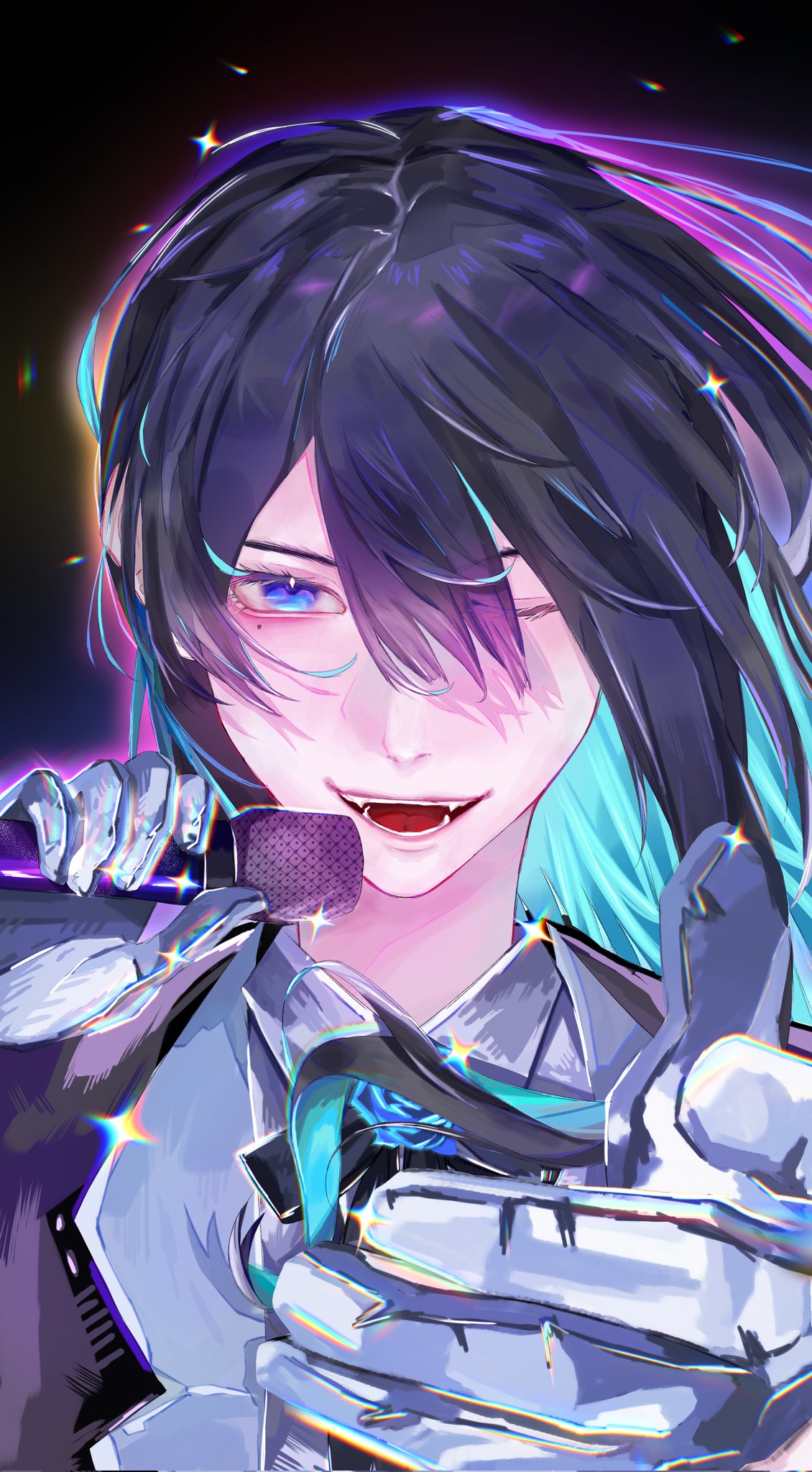 carlos jpg, chando (ado), ado (utaite), chinese commentary, commentary request, highres, 1girl, black hair, blue eyes, blue hair, colored inner hair, fangs, floating hair, gloves, hair between eyes, holding, holding microphone, looking at viewer, microphone, mole, mole under eye, multicolored hair, one eye closed, solo, utaite, white gloves