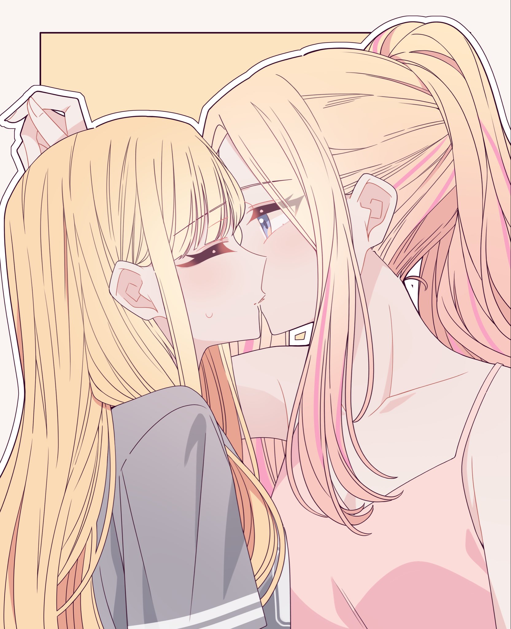 kousaka 0v0, fujita kotone, juo sena, gakuen idolmaster, idolmaster, commentary, highres, 2girls, blonde hair, camisole, closed eyes, grey shirt, kiss, multiple girls, outline, pink camisole, pink streaks, ponytail, purple eyes, shirt, sweat, white outline, yellow background, yuri