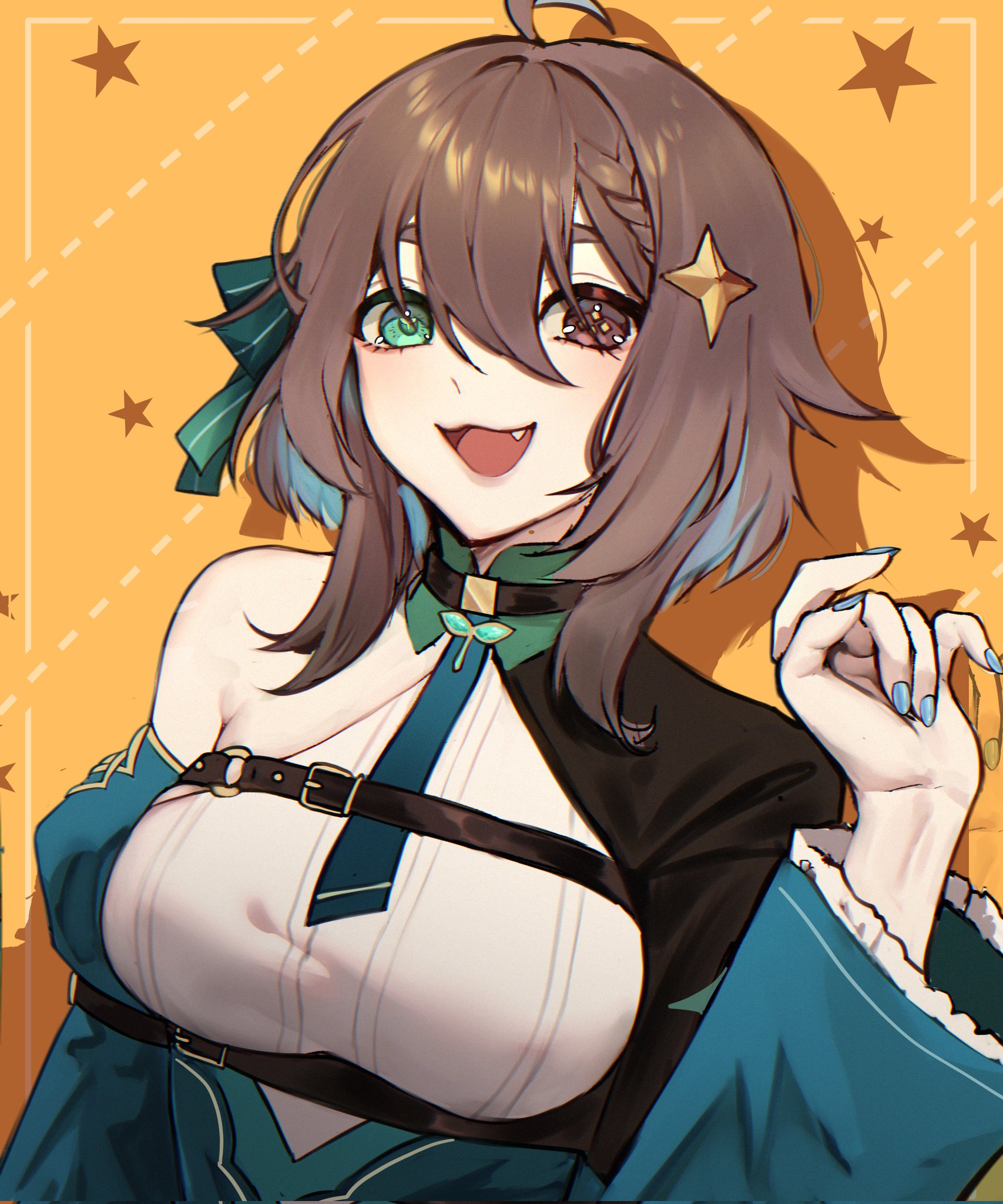 yasao (y05a8), meica (vtuber), meica (vtuber) (1st costume), indie virtual youtuber, commentary, highres, 1girl, :3, :d, ahoge, black capelet, blue hair, blue nails, bow, braid, breasts, brown eyes, brown hair, capelet, chest belt, chest harness, collar, colored inner hair, cross-shaped pupils, detached sleeves, dress, fang, green bow, green collar, green dress, green eyes, green necktie, green sleeves, hair between eyes, hair bow, hair flaps, hair ornament, half capelet, hand up, harness, heterochromia, juliet sleeves, long sleeves, looking at viewer, medium breasts, medium hair, mismatched pupils, multicolored hair, necktie, open mouth, orange background, pendant choker, puffy sleeves, shirt, single-shoulder shirt, single bare shoulder, single braid, smile, spanish commentary, sprout-shaped pupils, sprout pendant, star (symbol), star hair ornament, symbol-shaped pupils, underbust, virtual youtuber, white shirt