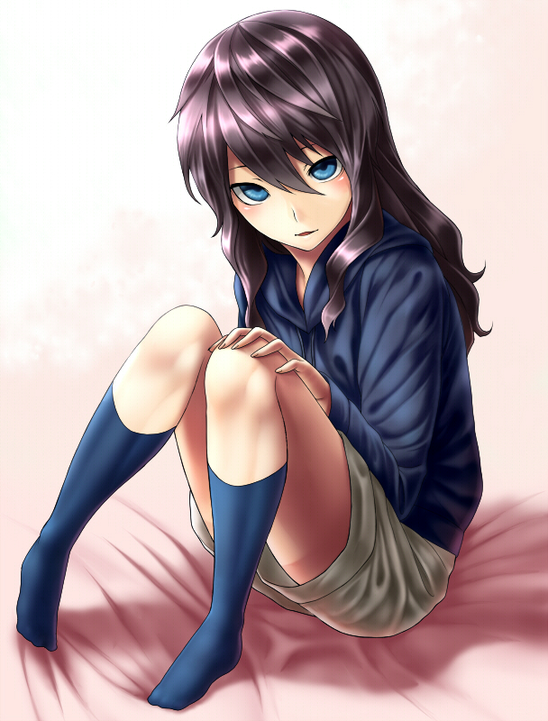 inuzuka bouru, bad id, bad pixiv id, blue eyes, brown hair, feet, kneehighs, short hair, socks, solo