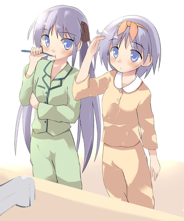 shigen, hiiragi kagami, hiiragi tsukasa, lucky star, 00s, 2girls, blue eyes, blush, long hair, multiple girls, pajamas, purple hair, short hair, sisters, toothbrush, twins, twintails