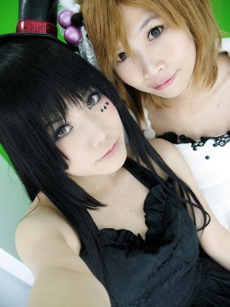 akiyama mio, hirasawa yui, don't say "lazy", k-on!, cosplay photo, non-web source, photo (medium), 2girls, asian, black hair, brown hair, cosplay, hat, mini hat, mini top hat, multiple girls, top hat