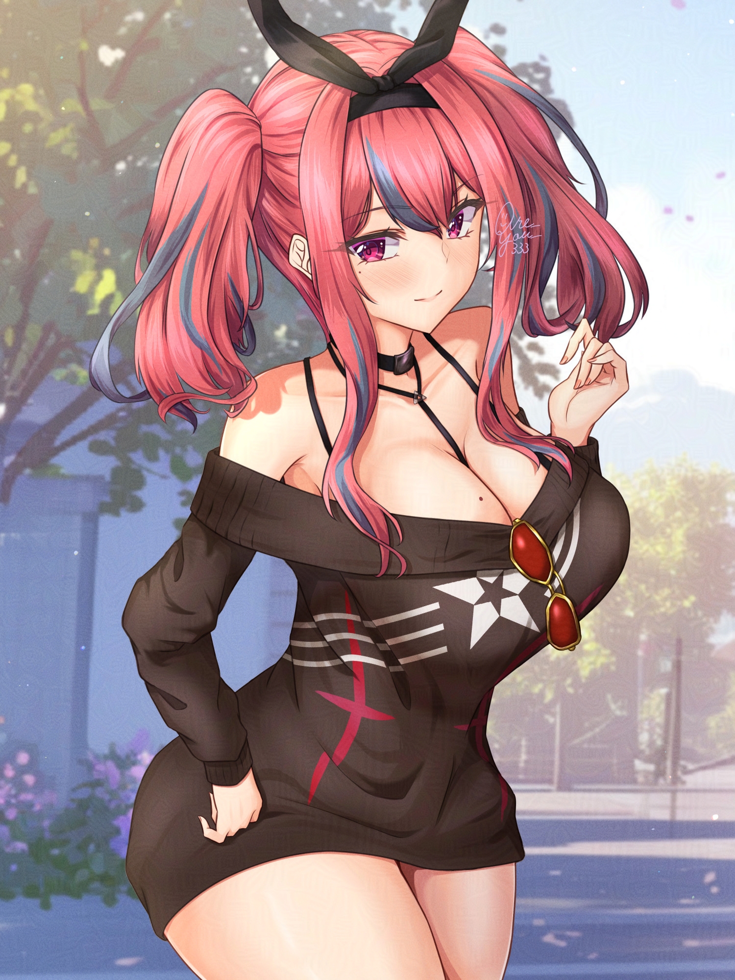 are you 333, bremerton (azur lane), bremerton (day-off date) (azur lane), azur lane, commentary request, highres, 1girl, bare shoulders, between breasts, black choker, black ribbon, black sweater, blue sky, blush, bra strap, breasts, choker, cleavage, closed mouth, collarbone, cowboy shot, day, dress, eyewear hang, grey hair, hair between eyes, hair intakes, hair ornament, hair ribbon, hand up, large breasts, long hair, long sleeves, looking at viewer, mole, mole on breast, mole under eye, multicolored hair, off-shoulder dress, off-shoulder sweater, off shoulder, official alternate costume, outdoors, pink eyes, pink hair, red-tinted eyewear, ribbon, sidelocks, signature, sky, smile, solo, standing, star (symbol), star print, strap between breasts, streaked hair, sweater, sweater dress, tinted eyewear, twintails, two-tone hair, unworn eyewear