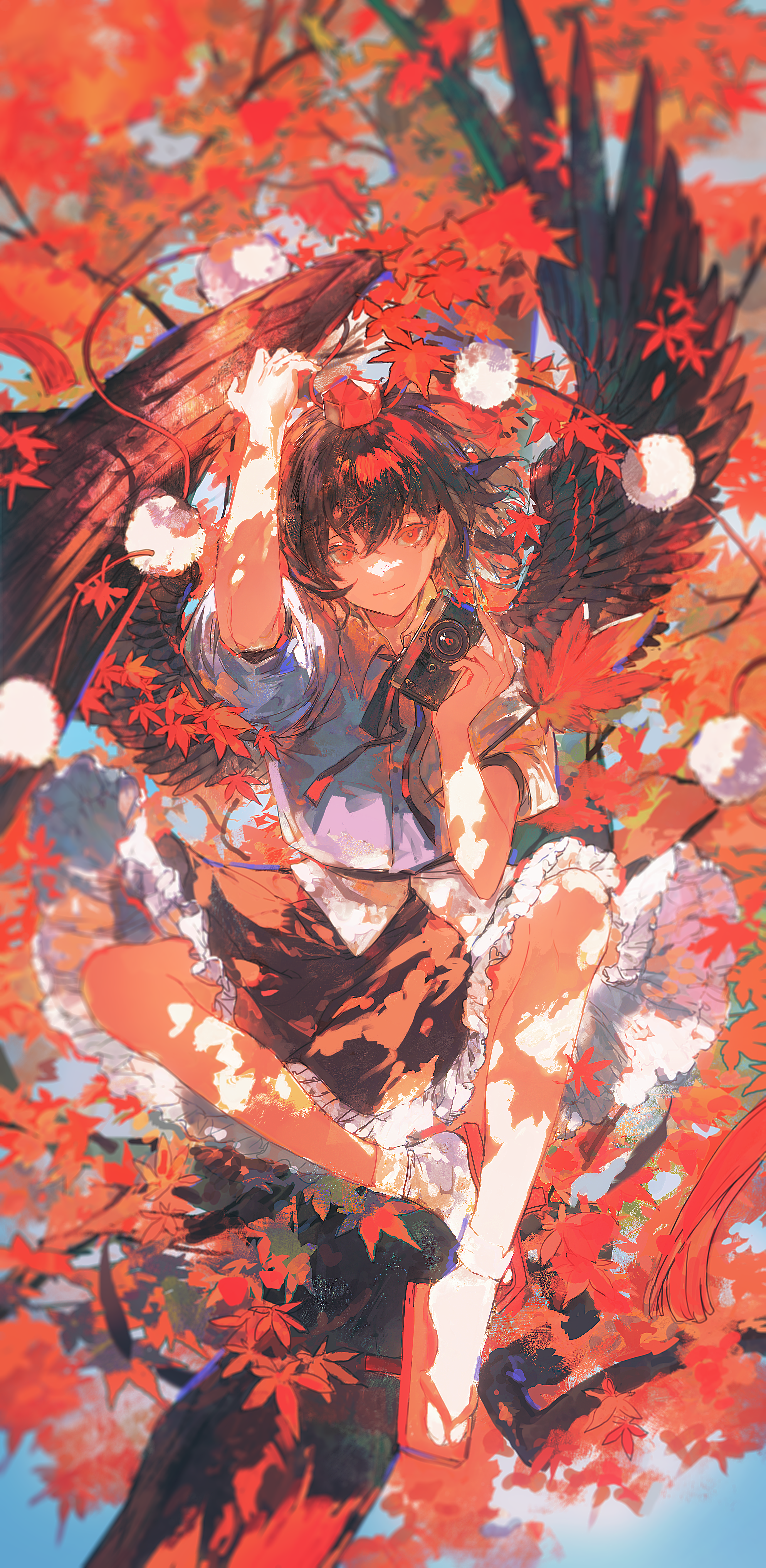 cui suika, shameimaru aya, touhou, absurdres, chinese commentary, commentary request, highres, 1girl, black hair, black wings, blue sky, camera, feathered wings, full body, geta, hat, holding, holding camera, leaf, looking at viewer, maple leaf, maple tree, neck ribbon, pom pom (clothes), red eyes, red hat, ribbon, shirt, short hair, short sleeves, sitting, sitting on branch, skirt, sky, smile, solo, tengu, tengu-geta, tokin hat, tree, wings