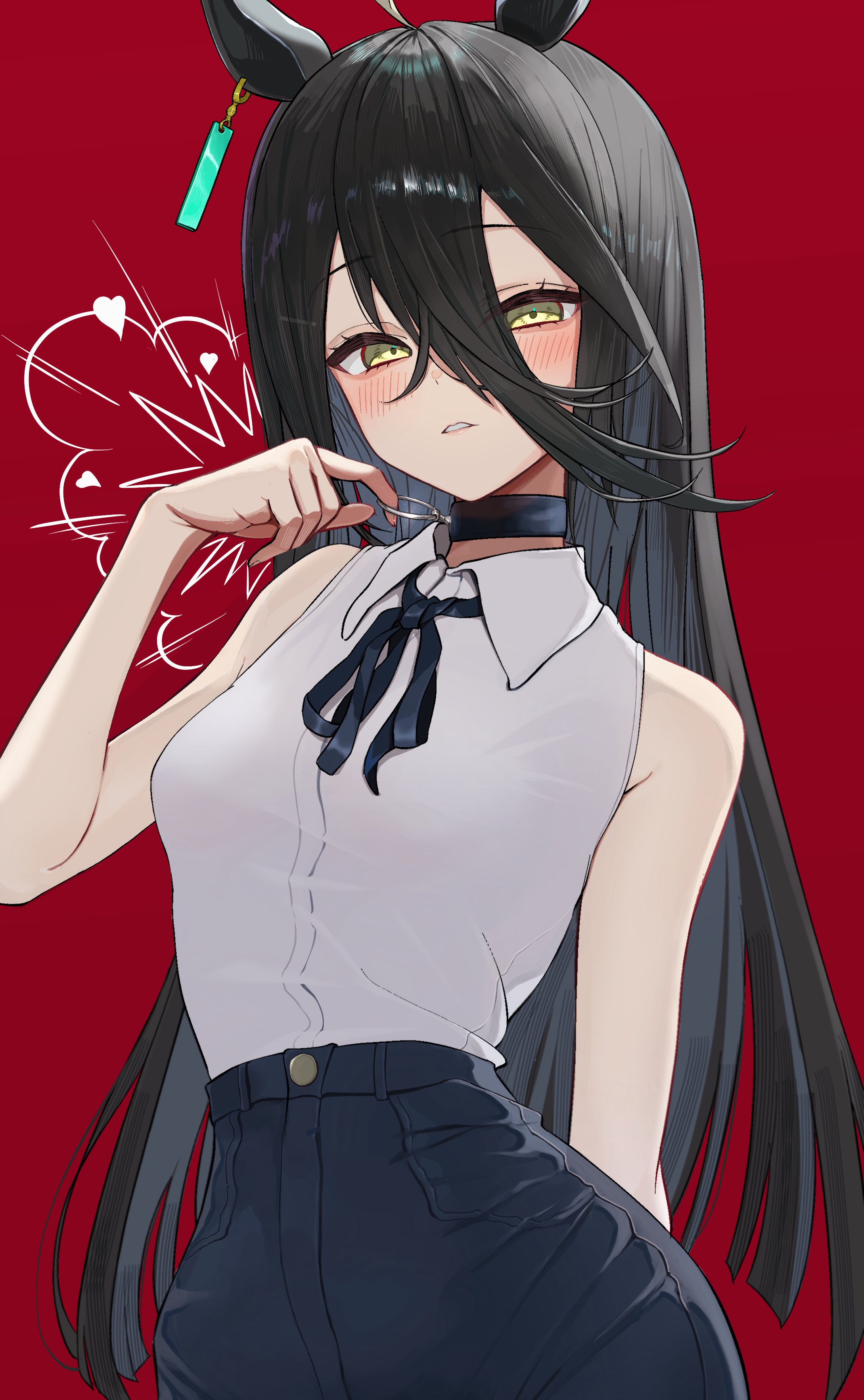 amasa (ama sa3), manhattan cafe (umamusume), reze (chainsaw man), chainsaw man, umamusume, absurdres, highres, 1girl, ahoge, animal ears, black choker, black hair, black ribbon, black shorts, blush, choker, collared shirt, cosplay, dress, ear tag, earrings, hair between eyes, heart, horse ears, horse girl, jewelry, long bangs, long hair, long hair between eyes, looking at viewer, multicolored hair, neck ribbon, parted lips, red background, reze (chainsaw man) (cosplay), ribbon, shirt, shirt tucked in, shorts, simple background, single earring, sleeveless, sleeveless dress, sleeveless shirt, solo, very long hair, white shirt, yellow eyes