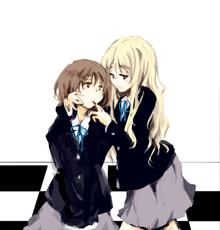 hafuri, hirasawa yui, kotobuki tsumugi, k-on!, artist request, bad id, bad pixiv id, 00s, 2girls, blonde hair, brown eyes, brown hair, hair ornament, hairclip, long hair, multiple girls, school uniform, short hair, yuri