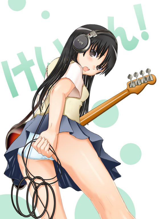 sg (esujii), shin (gpz1100s), akiyama mio, k-on!, bad id, bad pixiv id, 00s, 1girl, bass guitar, black hair, blunt bangs, brown eyes, female focus, headphones, hime cut, instrument, long hair, looking back, panties, pantyshot, school uniform, skirt, solo, underwear, upskirt