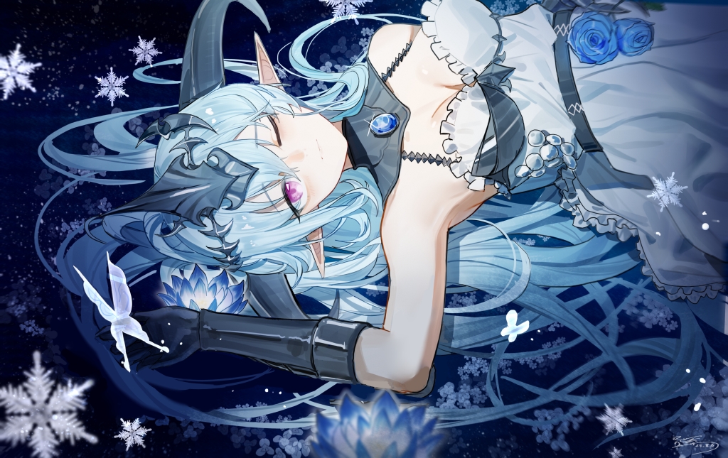 yisjhui, filene (shadowverse), shadowverse, 1girl, aqua hair, arm up, armpits, blue flower, blush, breasts, chest guard, cleavage, detached collar, dragon girl, dragon horns, dress, flower, flower ornament, frilled dress, frills, gloves, hair between eyes, hair flower, hair ornament, headpiece, horns, jewelry, looking at viewer, lying, medium breasts, on back, one eye closed, pointy ears, purple eyes, short dress, short hair, smile, snowflakes, solo, white dress, white gloves