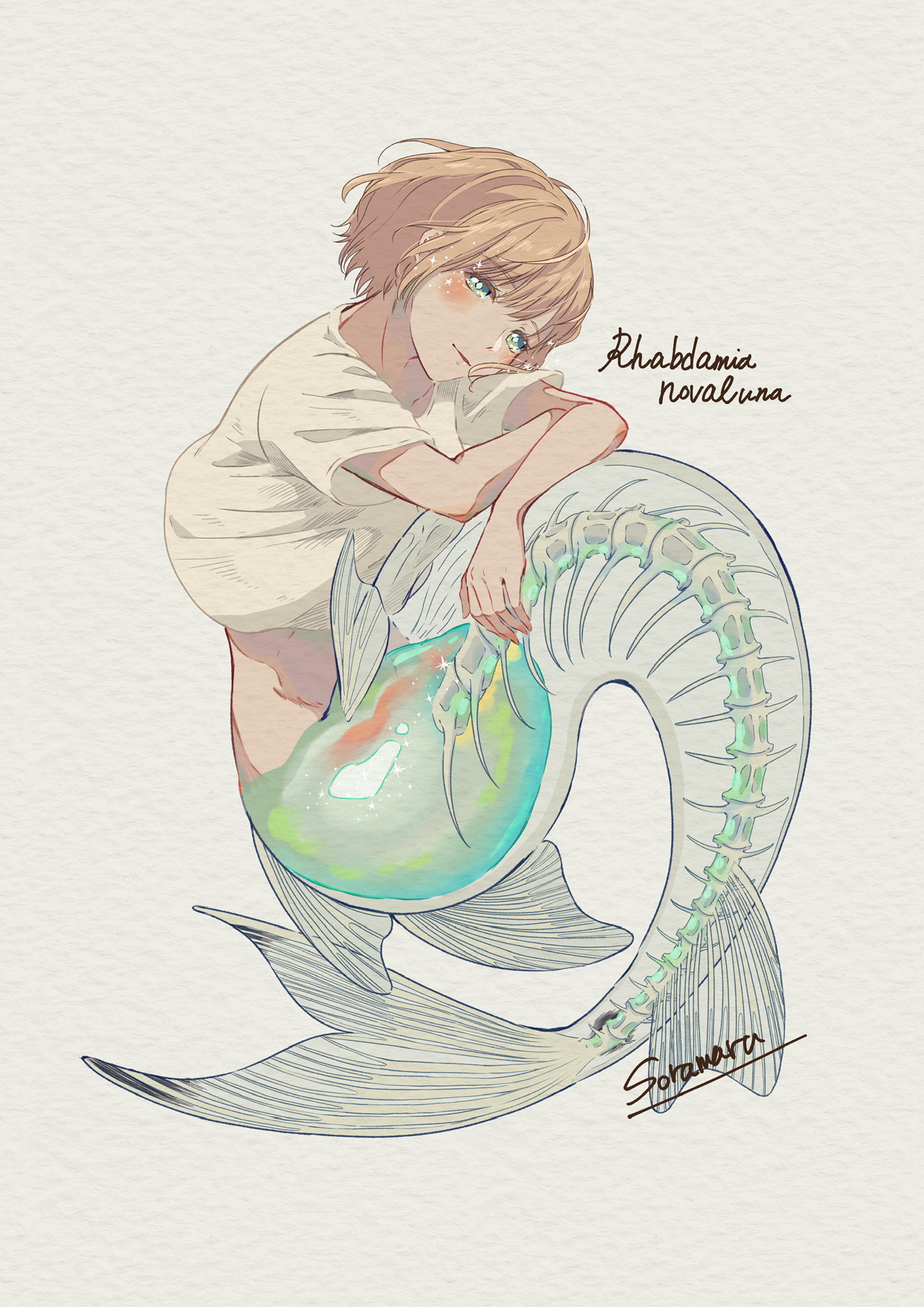 soramaru ell, original, commentary request, highres, 1girl, blonde hair, blush, bone, crossed arms, english text, fins, fish skeleton, green eyes, groin, head tilt, kneeless mermaid, leaning forward, looking ahead, mermaid, monster girl, paper texture, scientific name, see-through body, shirt, short hair, signature, solo, sparkle, spines, tail, white shirt