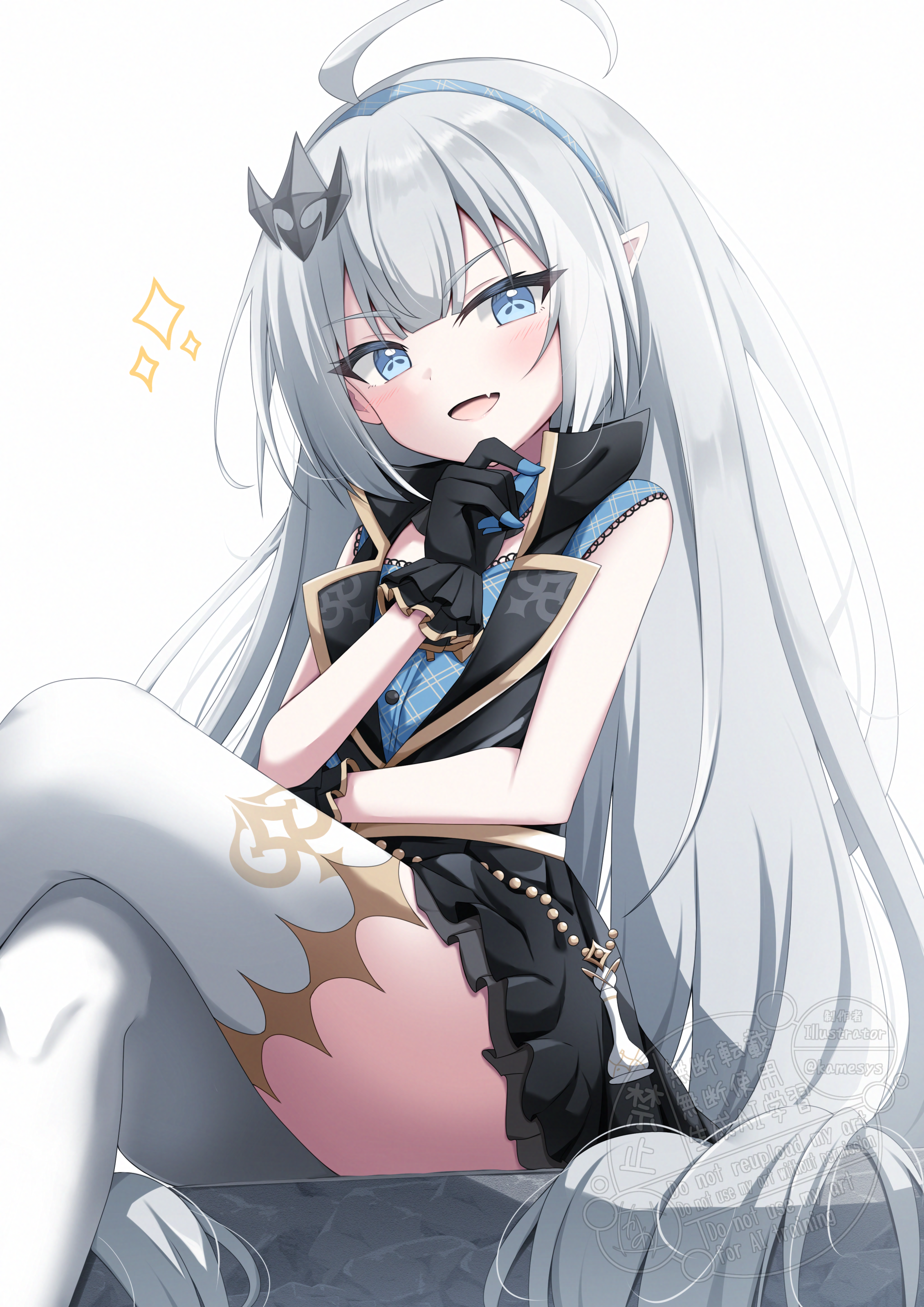 kamesys, female tyrant (stella sora), tyrant (stella sora), stella sora, absurdres, commentary request, highres, partial commentary, 1girl, ahoge, asymmetrical legwear, black dress, black gloves, blue dress, blue eyes, blue hairband, checkered clothes, checkered dress, checkered hairband, chess piece, coat dress, crossed legs, dress, extra pupils, fang, frilled dress, frilled gloves, frills, gloves, grey hair, hair ornament, hairband, layered dress, long hair, looking at viewer, open mouth, pointy ears, simple background, sitting, skin fang, sleeveless, sleeveless dress, smile, solo, sparkle, thighhighs, twitter username, v-shaped eyebrows, very long hair, watermark, white background, white thighhighs