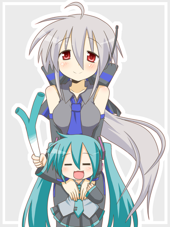 minami (colorful palette), chibi miku, hatsune miku, yowane haku, vocaloid, silver hair, 2girls, :3, = =, ahoge, blouse, blush, chibi, detached sleeves, green hair, grey shirt, multiple girls, necktie, ponytail, red eyes, ribbon, shirt, smile, spring onion, twintails