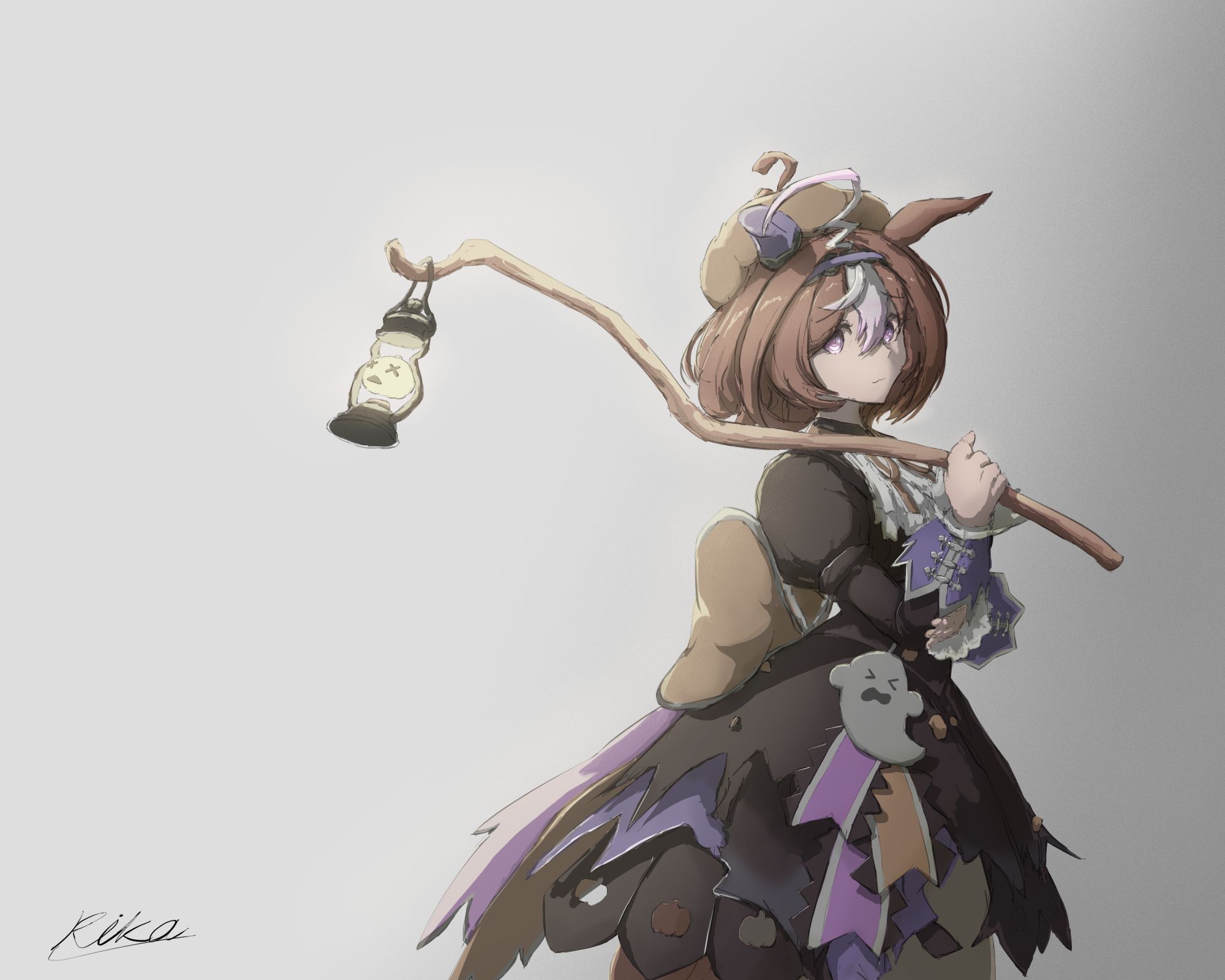 meisho doto (dot-o'-lantern) (umamusume), meisho doto (umamusume), umamusume, highres, 1girl, ahoge, animal ears, black dress, breasts, brown hair, closed mouth, double-parted bangs, dress, ear covers, ghost ornament, hair between eyes, hairband, halloween, halloween costume, hat, holding, holding stick, horse ears, horse girl, horse tail, jack-o'-lantern brooch, jack-o'-lantern ornament, lantern, long sleeves, looking at viewer, medium hair, multicolored hair, official alternate costume, orange hat, orange ribbon, pumpkin brooch, pumpkin hat, purple eyes, purple hairband, ribbon, rika-kiyoshi, simple background, single ear cover, solo, stick, tail, two-tone hair, white hair