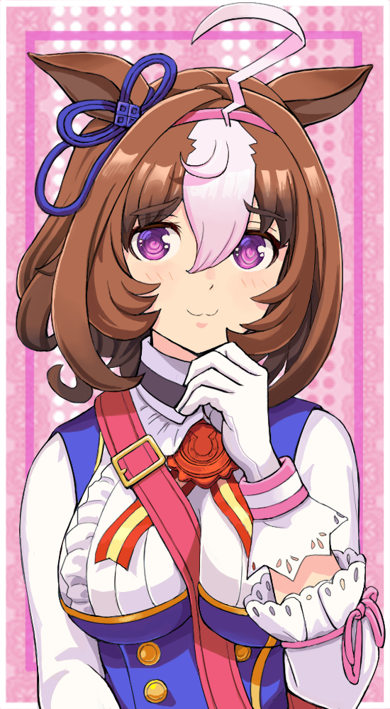 meisho doto (turbulent blue) (umamusume), meisho doto (umamusume), umamusume, 1girl, 8qhachiq, ahoge, animal ears, between breasts, blue dress, blush, bow, breasts, brown hair, closed mouth, double-parted bangs, dress, ear ribbon, gloves, hair between eyes, hairband, headband, horse ears, horse girl, large breasts, long sleeves, looking at viewer, medium hair, multicolored hair, pink hairband, pink headband, purple eyes, smile, solo, strap between breasts, two-tone hair, upper body, white dress, white gloves, white hair