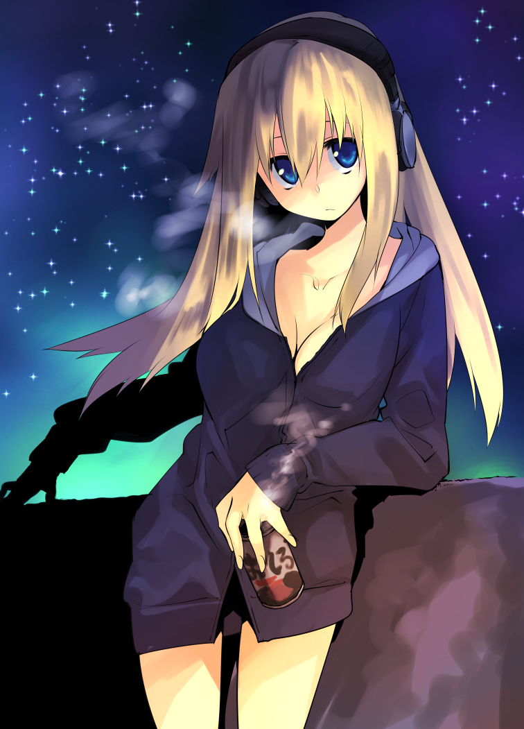 midori no ruupe, original, commentary request, 1girl, blonde hair, blue eyes, breasts, can, cleavage, closed mouth, cowboy shot, hair between eyes, headphones, holding, holding can, hood, hood down, hooded jacket, jacket, large breasts, long hair, long sidelocks, long sleeves, looking at viewer, night, night sky, outdoors, sidelocks, sky, solo, standing, star (sky), thighs