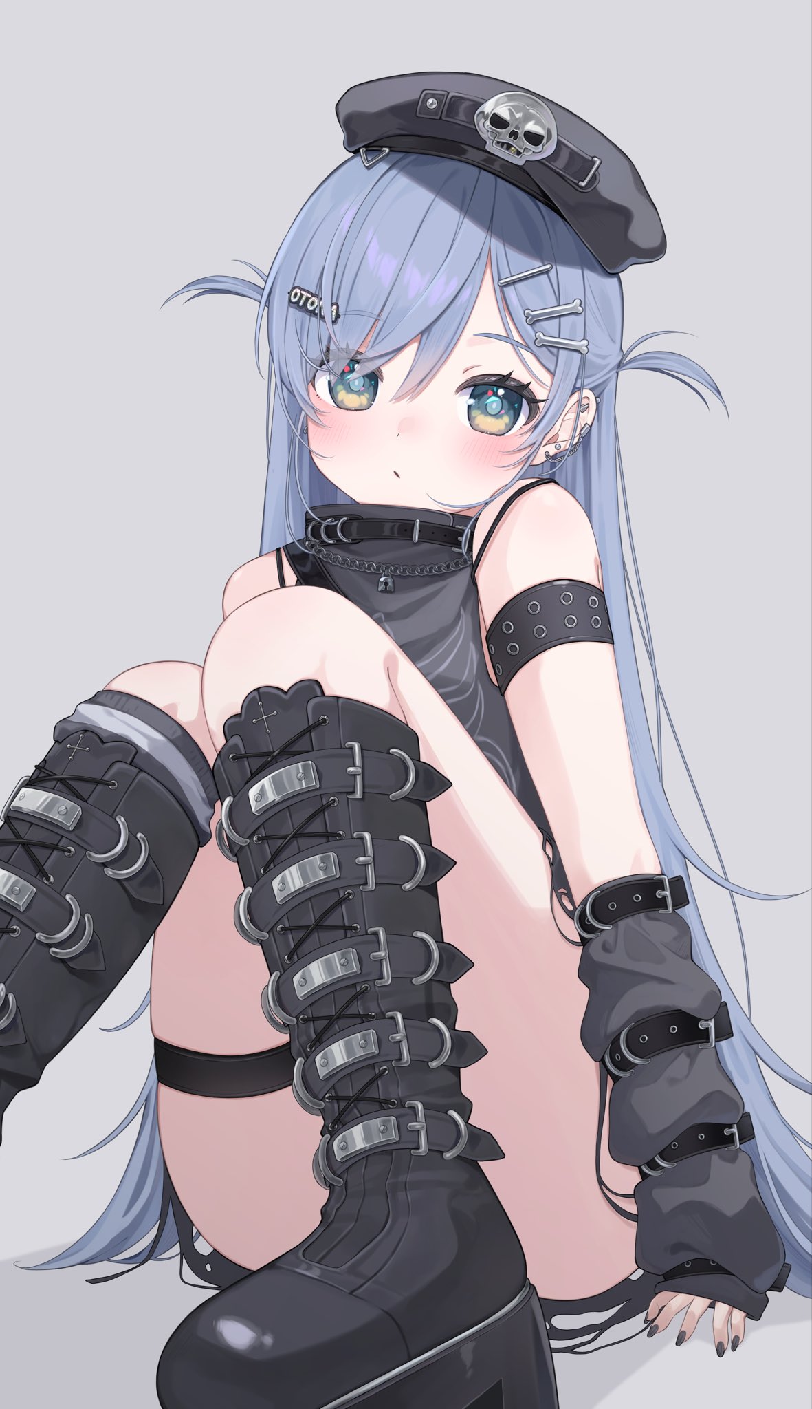 miteinano (mitei nano28), yano kuromu, yano kuromu (1st costume), vspo!, highres, 1girl, aqua eyes, arm warmers, armlet, belt boots, beret, black arm warmers, black boots, black hat, black shirt, blue hair, bone hair ornament, boots, chain, chain necklace, ear piercing, flipped hair, grey background, hair ornament, hairclip, hairpin, hat, jewelry, knee boots, long hair, looking at viewer, necklace, piercing, shirt, simple background, sitting, sleeveless, sleeveless shirt, solo, thigh strap, torn clothes, torn shirt, two side up, virtual youtuber