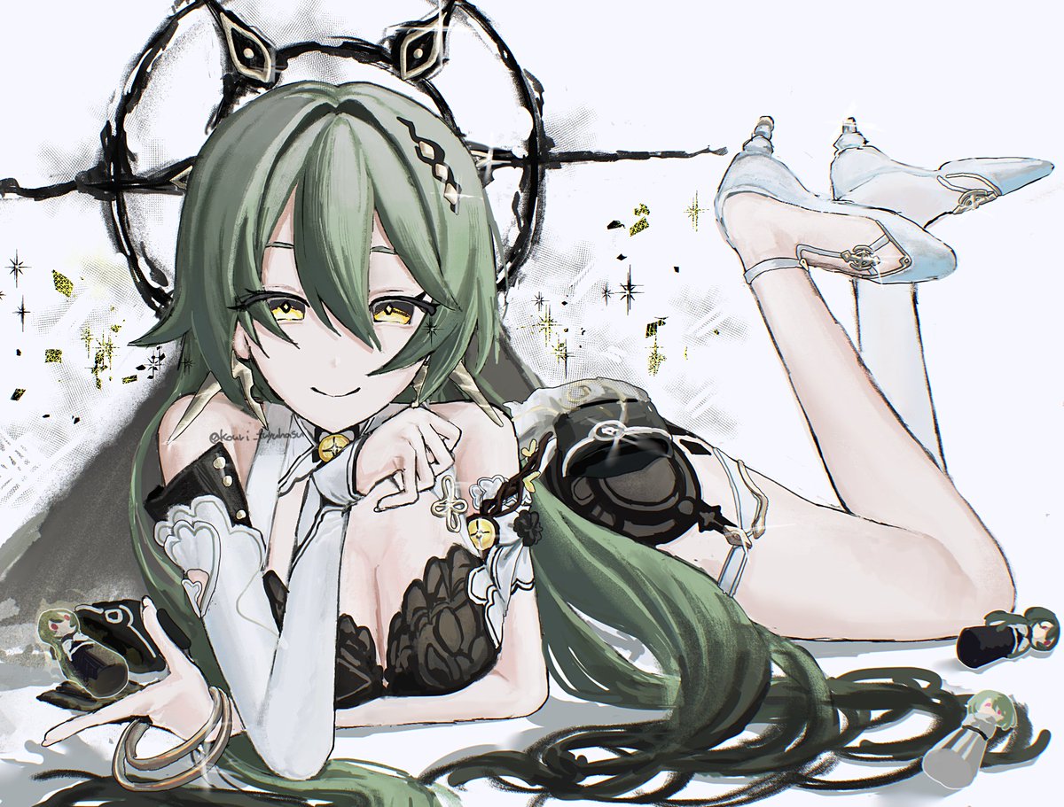 kouri huyuhasu, vita (eldritch vantage) (honkai impact), vita (honkai impact), honkai (series), honkai impact 3rd, commentary request, 1girl, breasts, cleavage, detached sleeves, earrings, grey hair, halo, jewelry, large breasts, legs up, long hair, looking at viewer, multicolored hair, official alternate costume, simple background, smile, solo, streaked hair, very long hair, white background, yellow eyes