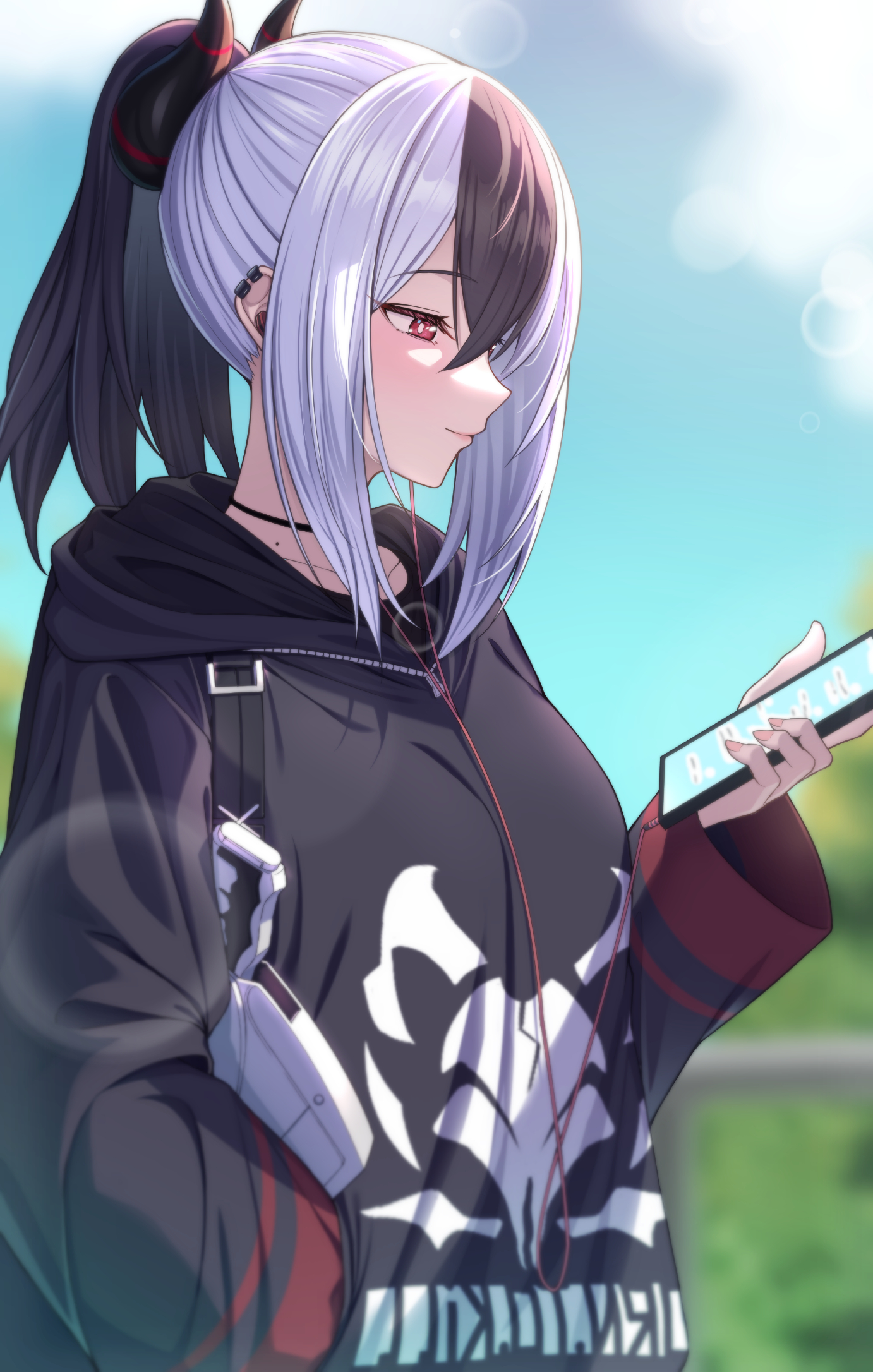 apple t (ringotyasan), kayoko (blue archive), blue archive, commentary request, highres, 1girl, black choker, black hair, black hoodie, black horns, blurry, blurry background, breasts, bright pupils, cellphone, choker, closed mouth, day, demon horns, depth of field, earclip, earphones, from side, gun, h&k p30, hand in pocket, handgun, holding, holding phone, holster, hood, hoodie, horns, lens flare, light smile, long hair, long sleeves, looking at phone, medium breasts, mole, mole on neck, multicolored hair, outdoors, phone, ponytail, print hoodie, red eyes, shoulder holster, smartphone, solo, two-tone hair, weapon, white hair, white pupils