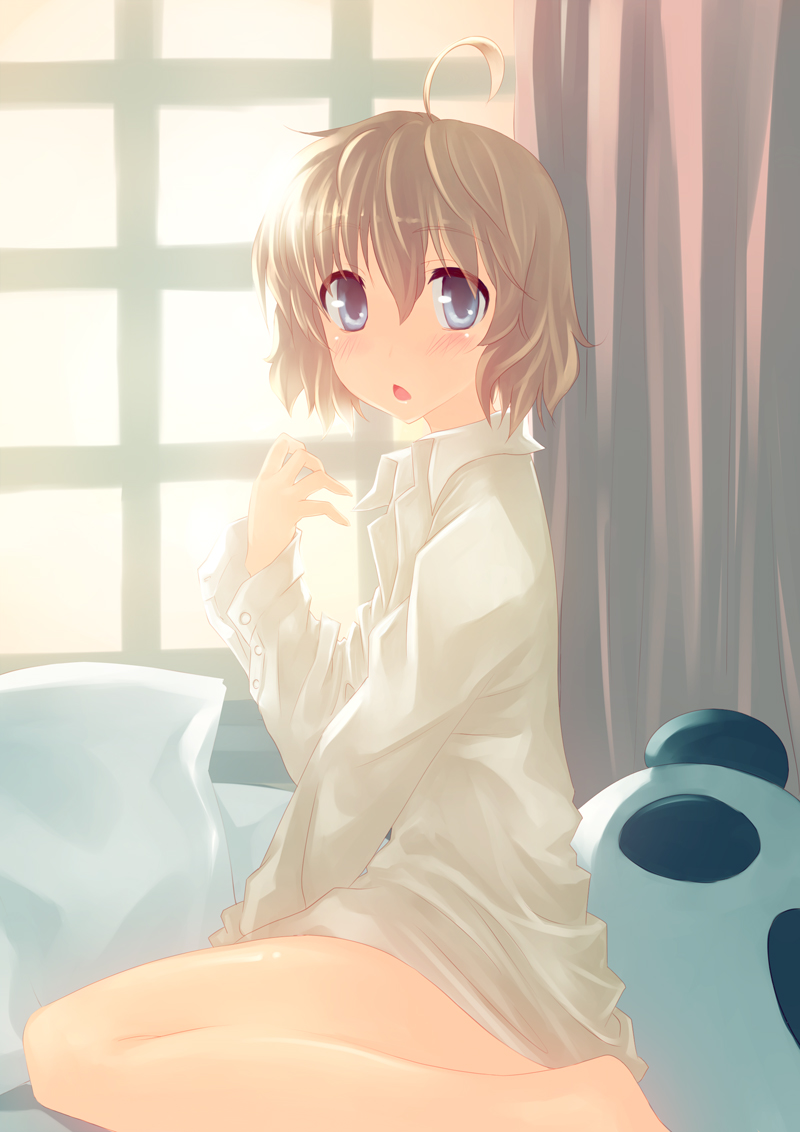 pino (birthdayparty), pino (pixiv), alice margatroid, touhou, 1girl, ahoge, barefoot, blonde hair, blue eyes, blush, female focus, indoors, open mouth, pillow, shirt, sitting, solo, white shirt, window