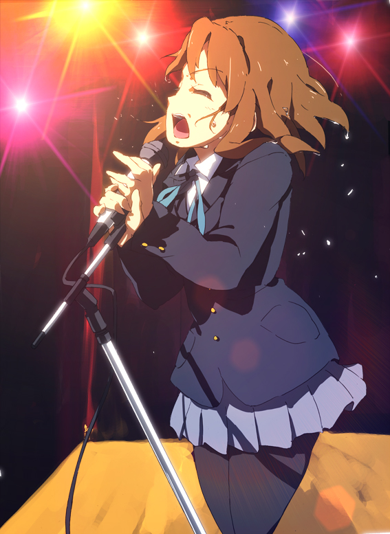 kitano yuusuke, hirasawa yui, k-on!, 00s, 1girl, blazer, female focus, jacket, microphone, microphone stand, music, pantyhose, school uniform, singing, solo, sweat