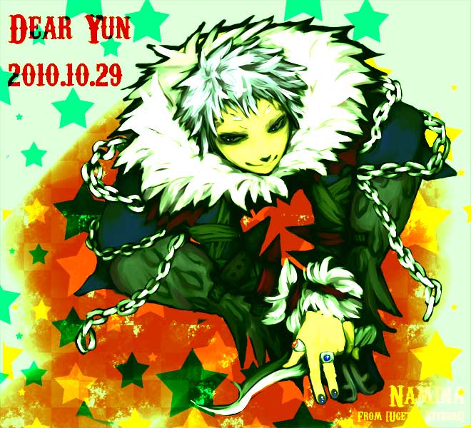 shadow chaser (ragnarok online), ragnarok online, commentary request, 1boy, chain, closed mouth, dated, fingernails, full body, fur collar, green pants, jewelry, looking at viewer, male focus, namina (ugetsu kitsune), pants, ring, short hair, sitting, smile, solo, star (symbol), white hair