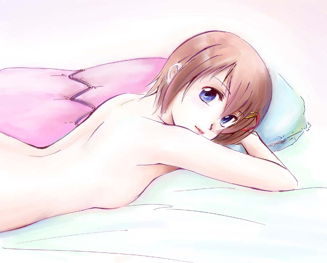 jason (kaiten kussaku kikou), yagami hayate, lyrical nanoha, mahou shoujo lyrical nanoha, mahou shoujo lyrical nanoha strikers, 00s, bed, blue eyes, brown hair, lips, lying, nude, on stomach, short hair, solo