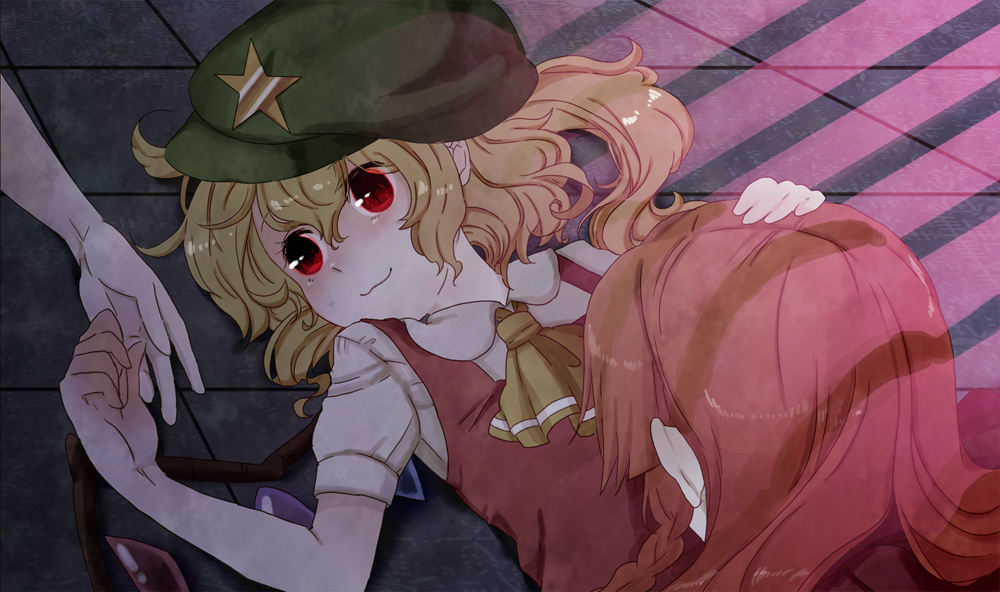 ituka, notsuki miko, flandre scarlet, hong meiling, embodiment of scarlet devil, touhou, hand on head, 2girls, blonde hair, braid, death, decapitation, female focus, guro, hat, head hug, long hair, lying, multiple girls, ponytail, red eyes, red hair, severed head, short hair, side ponytail, smile, unworn hat, unworn headwear, wings, yuri