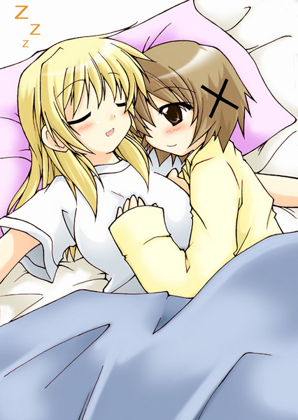 hazuki haru, yuno (hidamari sketch), hidamari sketch, miyako, resized, 2girls, bed, bed sheet, blanket, blonde hair, blush, brown eyes, brown hair, closed eyes, cuddling, happy, hug, lying, multiple girls, on back, on side, pillow, pixiv thumbnail, short hair, sleeping, smile, snoring, yuri, zzz