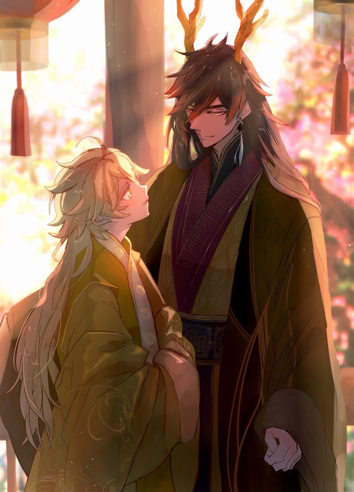 hinata0313, aether (genshin impact), zhongli (archon) (genshin impact), zhongli (genshin impact), genshin impact, commentary request, highres, partial commentary, 2boys, alternate costume, black hair, blonde hair, chinese clothes, dragon boy, dragon horns, earrings, gradient hair, hands in opposite sleeves, hanfu, horns, jewelry, long hair, multicolored hair, multiple boys, standing, sunlight, wide sleeves, yaoi